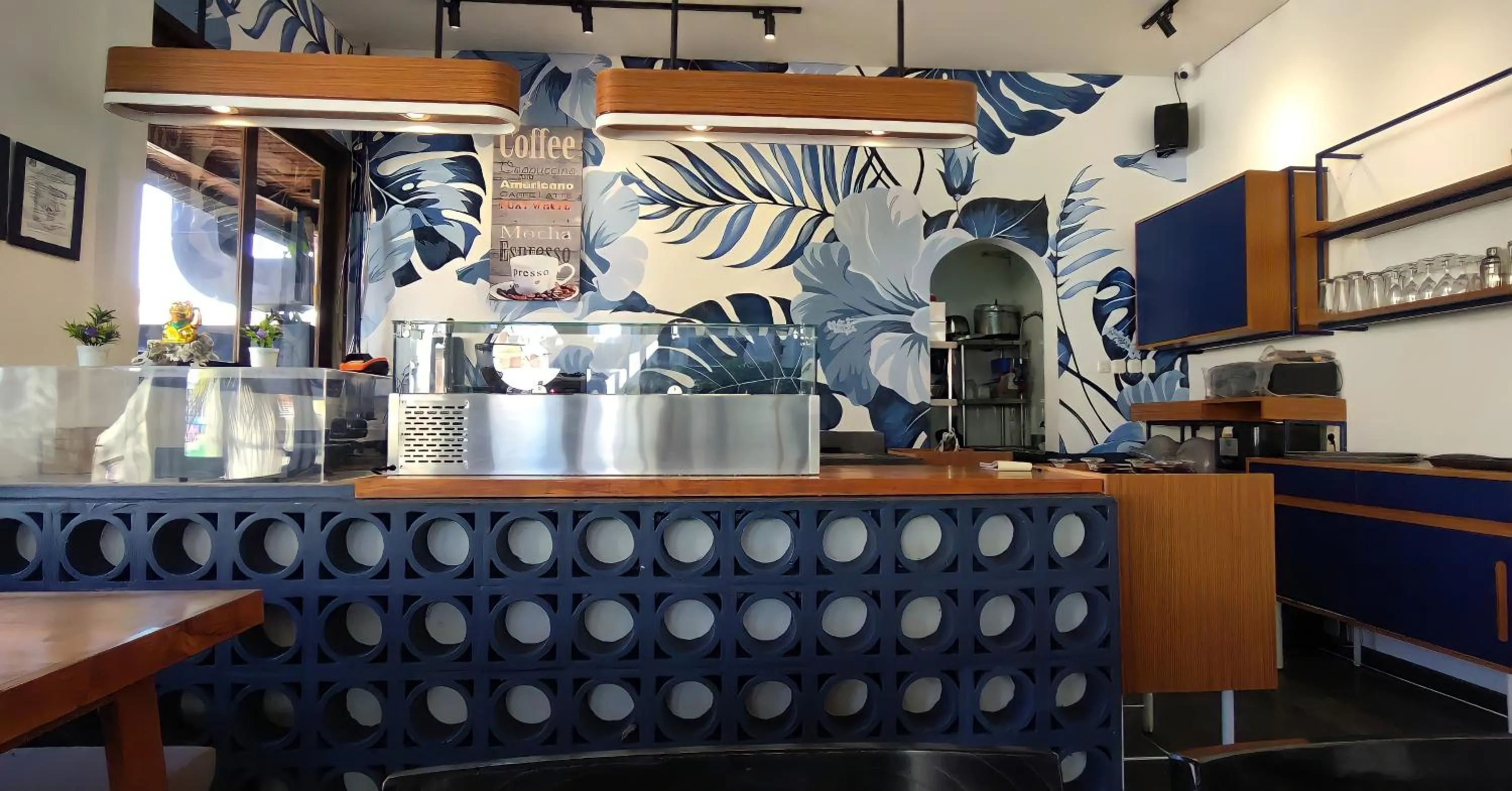 Restaurant/places to eat in Hotel and Villa B52 Gili Air