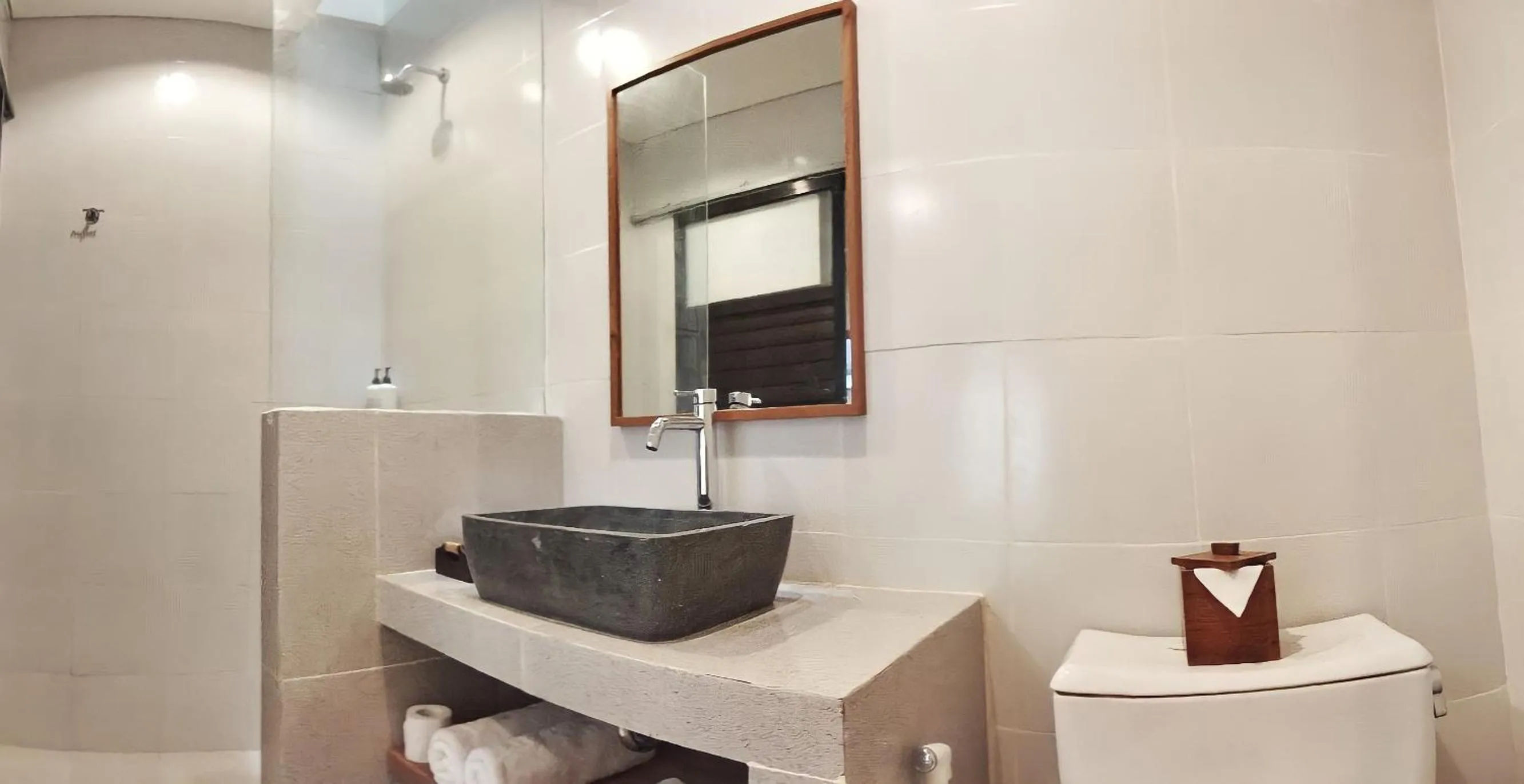 Toilet in Hotel and Villa B52 Gili Air