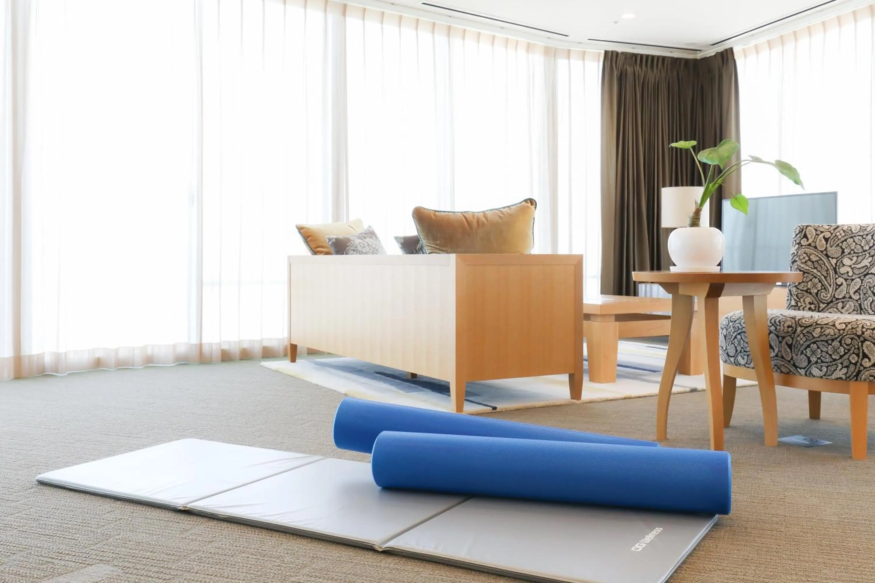 Photo of the whole room, Seating Area in 3 Wellness