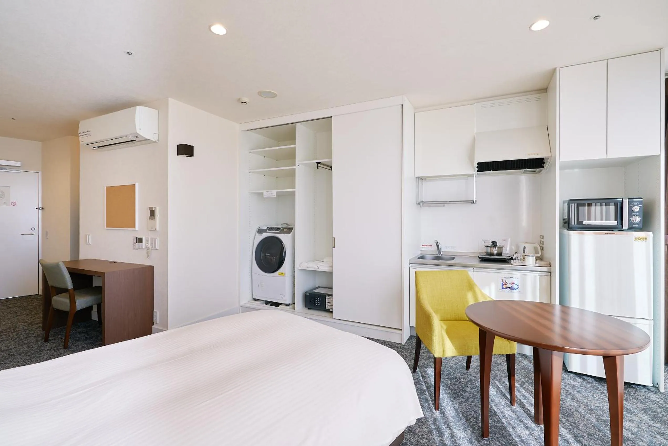 Photo of the whole room, Bed in 3 Wellness