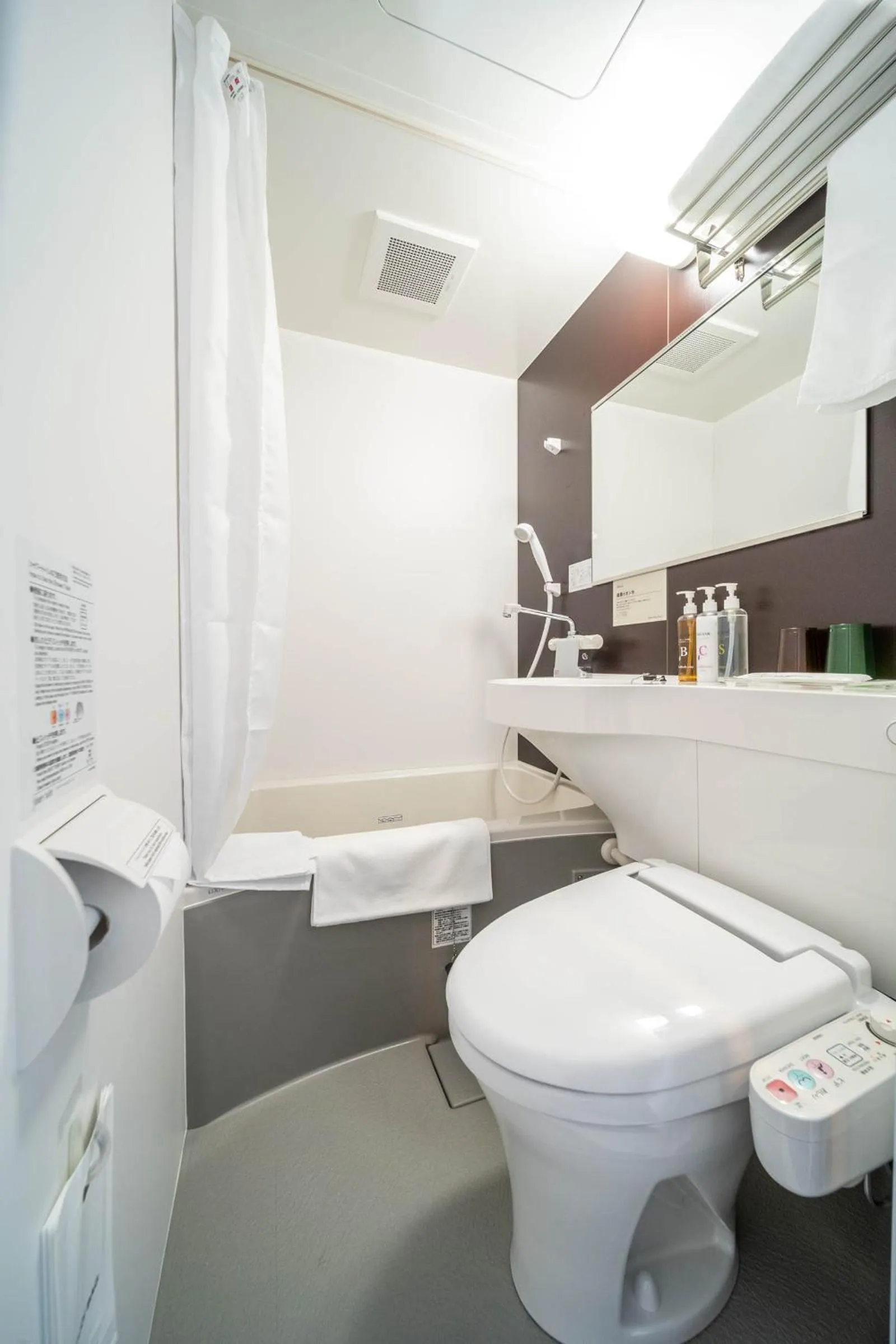 Shower in Super Hotel Okayama Station Higashiguchi