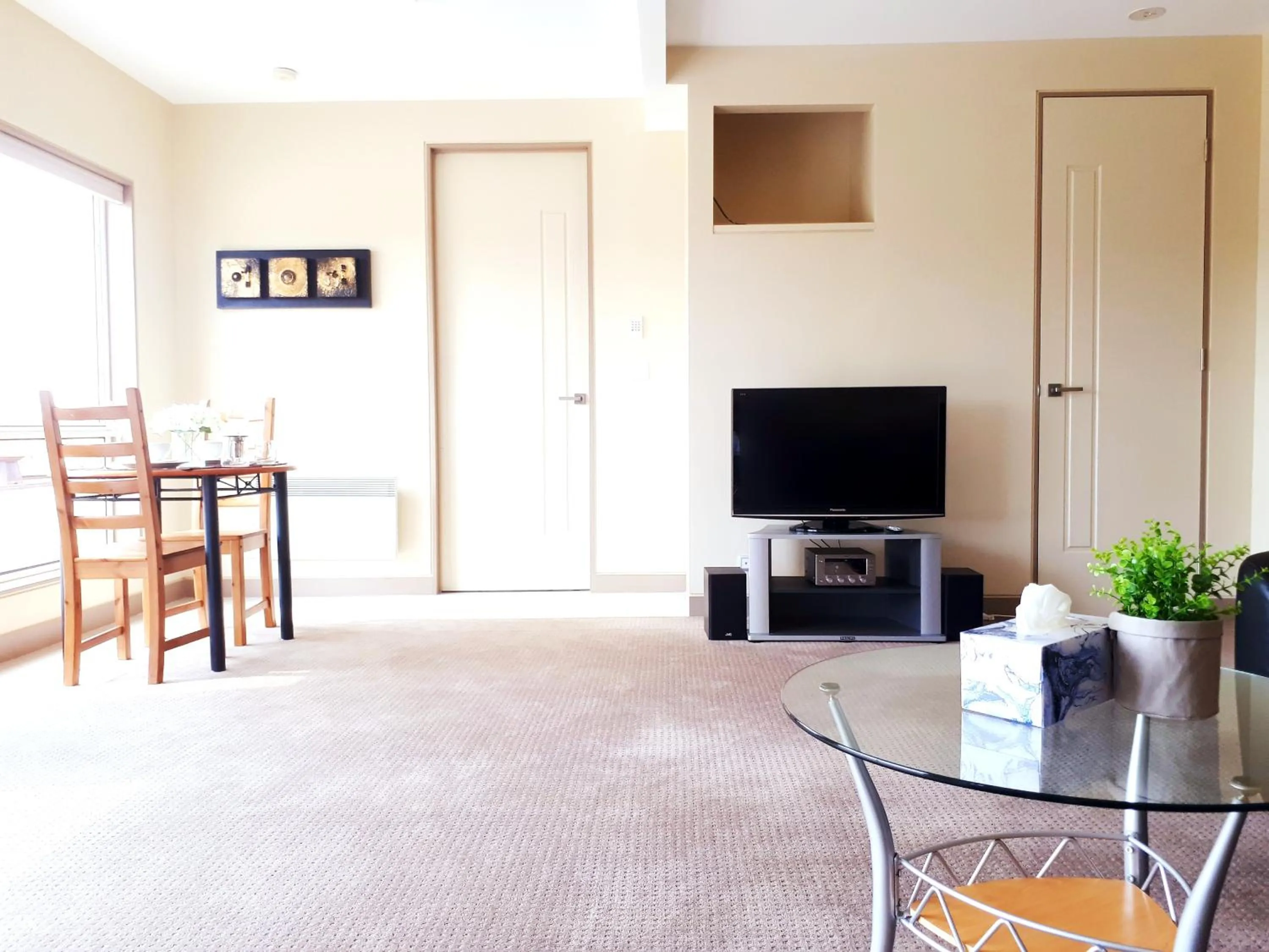 TV and multimedia in Couples Retreat with Mountain View Near Hobart