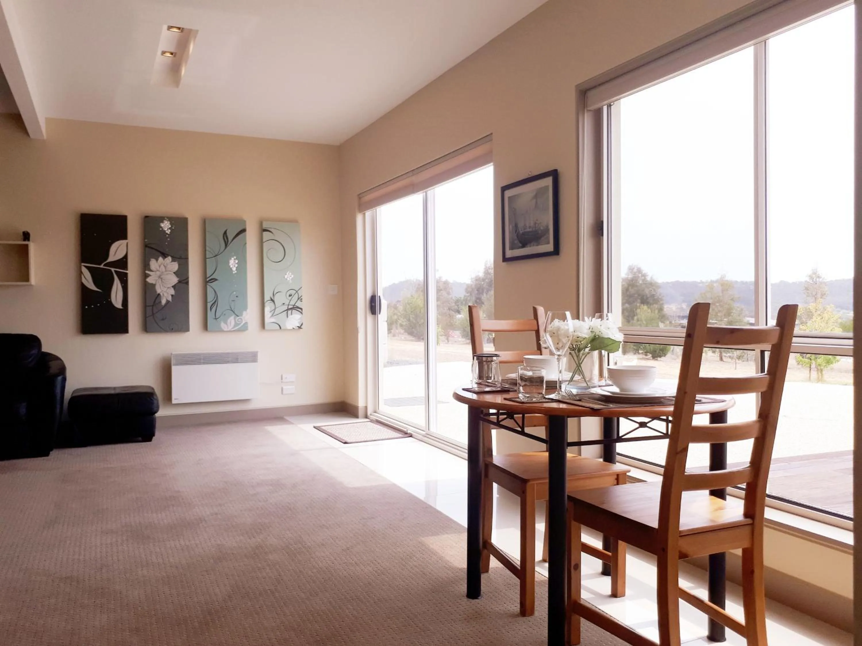 Dining area in Couples Retreat with Mountain View Near Hobart