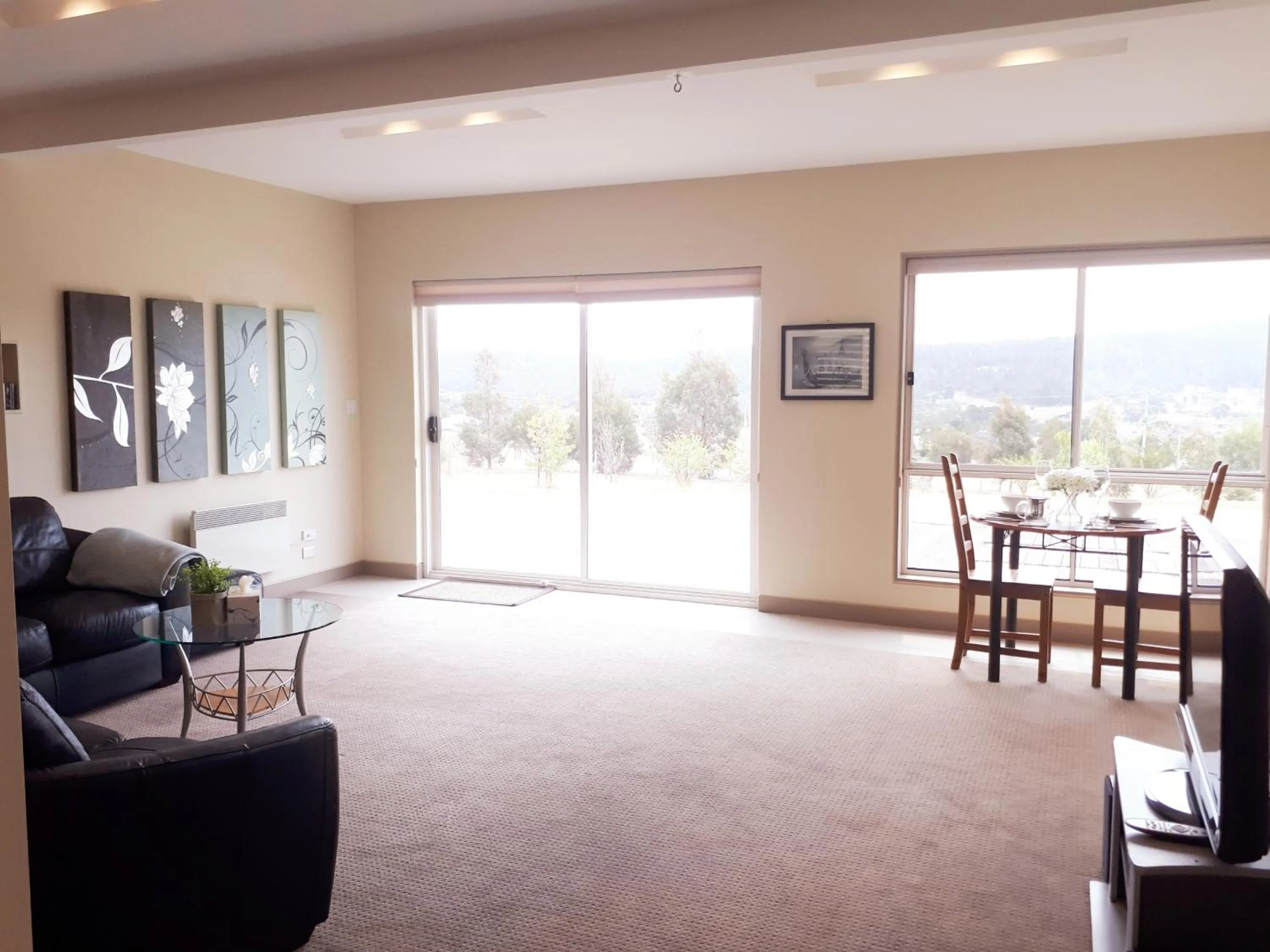Living room in Couples Retreat with Mountain View Near Hobart