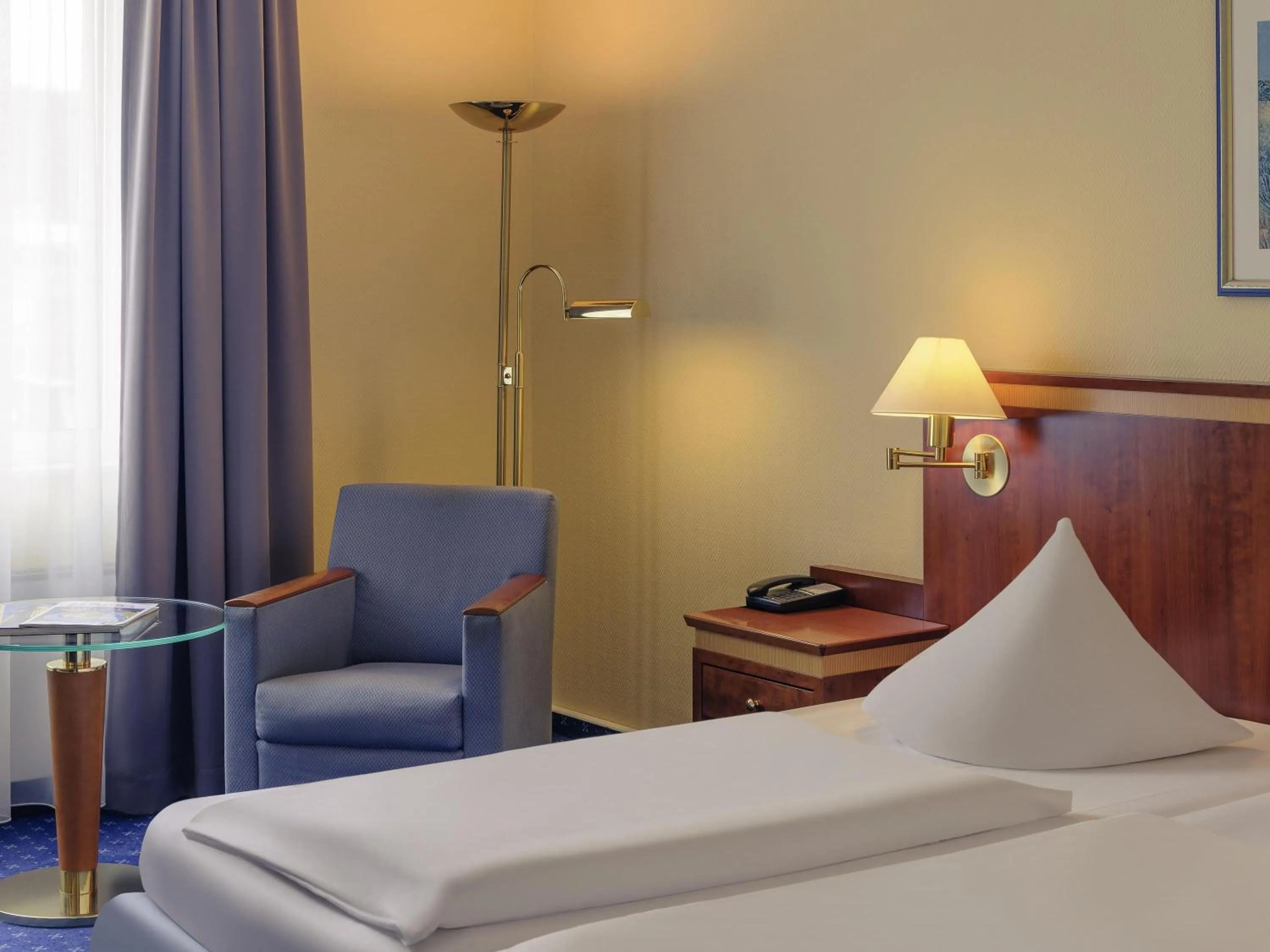 Bedroom, Bed in Mercure Hotel Trier Porta Nigra