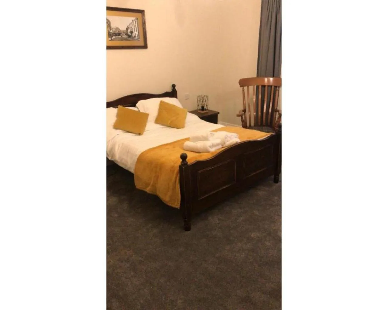 Bedroom, Bed in The Red Lion Hotel