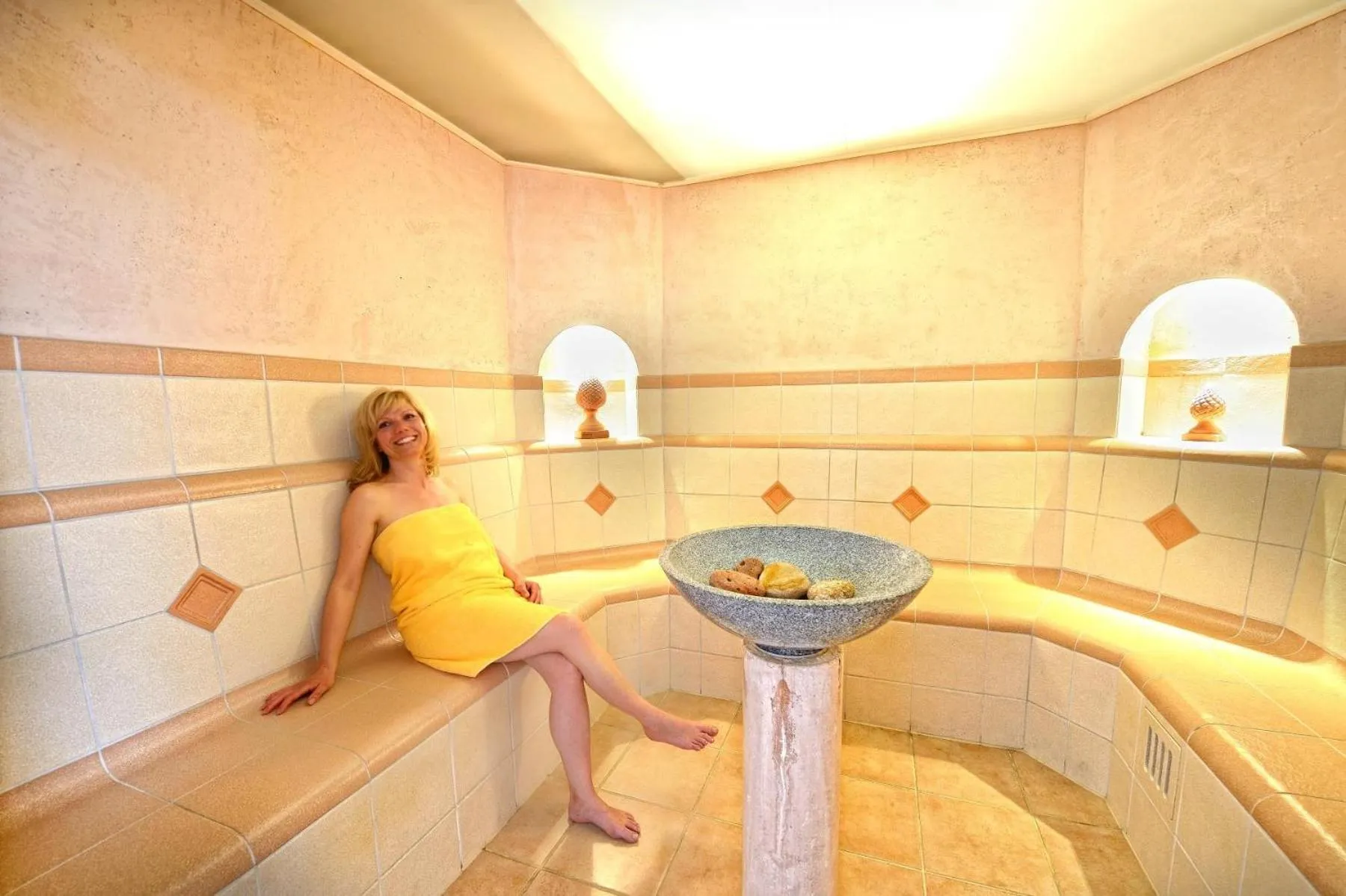 Swimming pool in Wellnesshotel Rothfuß mit Spa und 2 Schwimmbädern