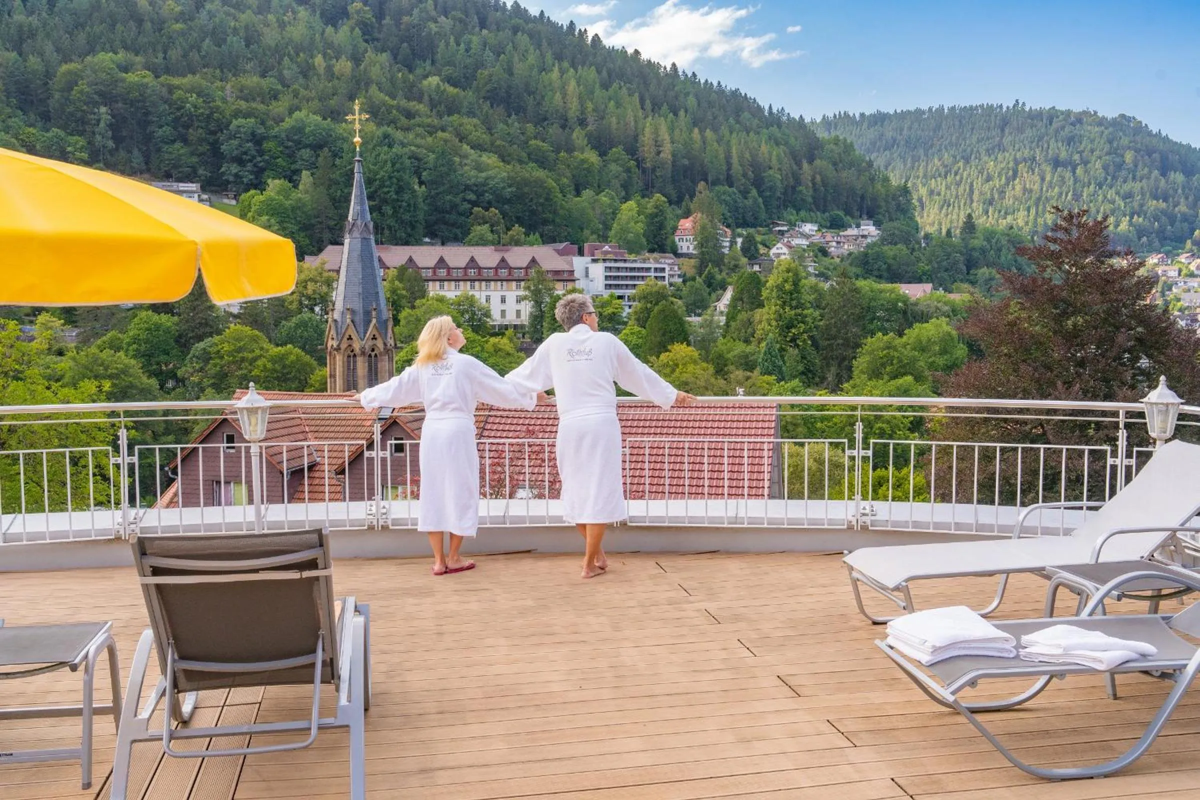 Swimming pool in Wellnesshotel Rothfuß mit Spa und 2 Schwimmbädern