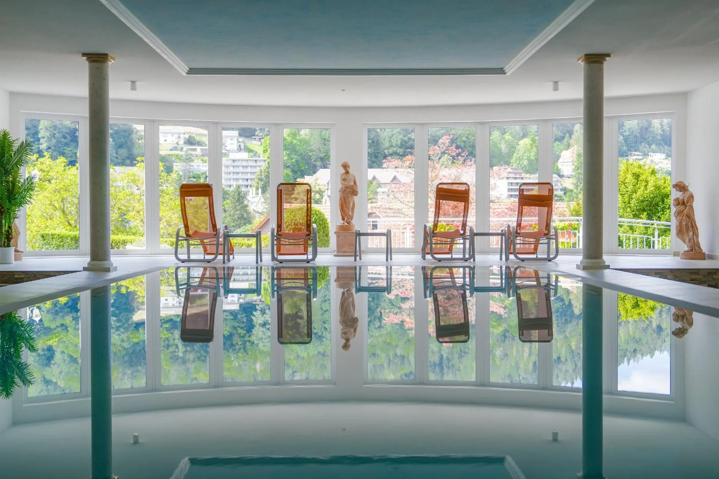 Swimming pool in Wellnesshotel Rothfuß mit Spa und 2 Schwimmbädern