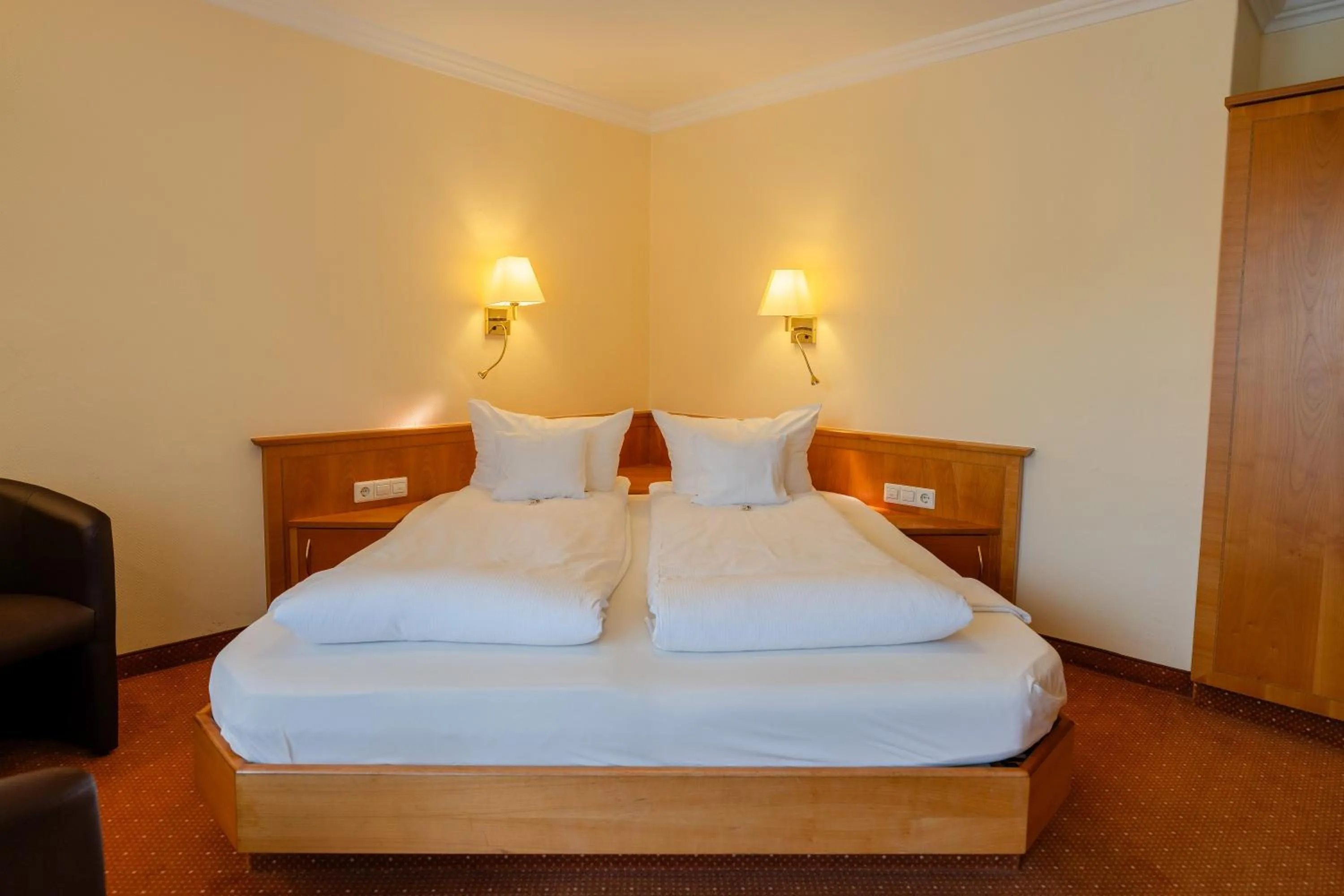 Photo of the whole room, Bed in Wellnesshotel Rothfuß mit Spa und 2 Schwimmbädern