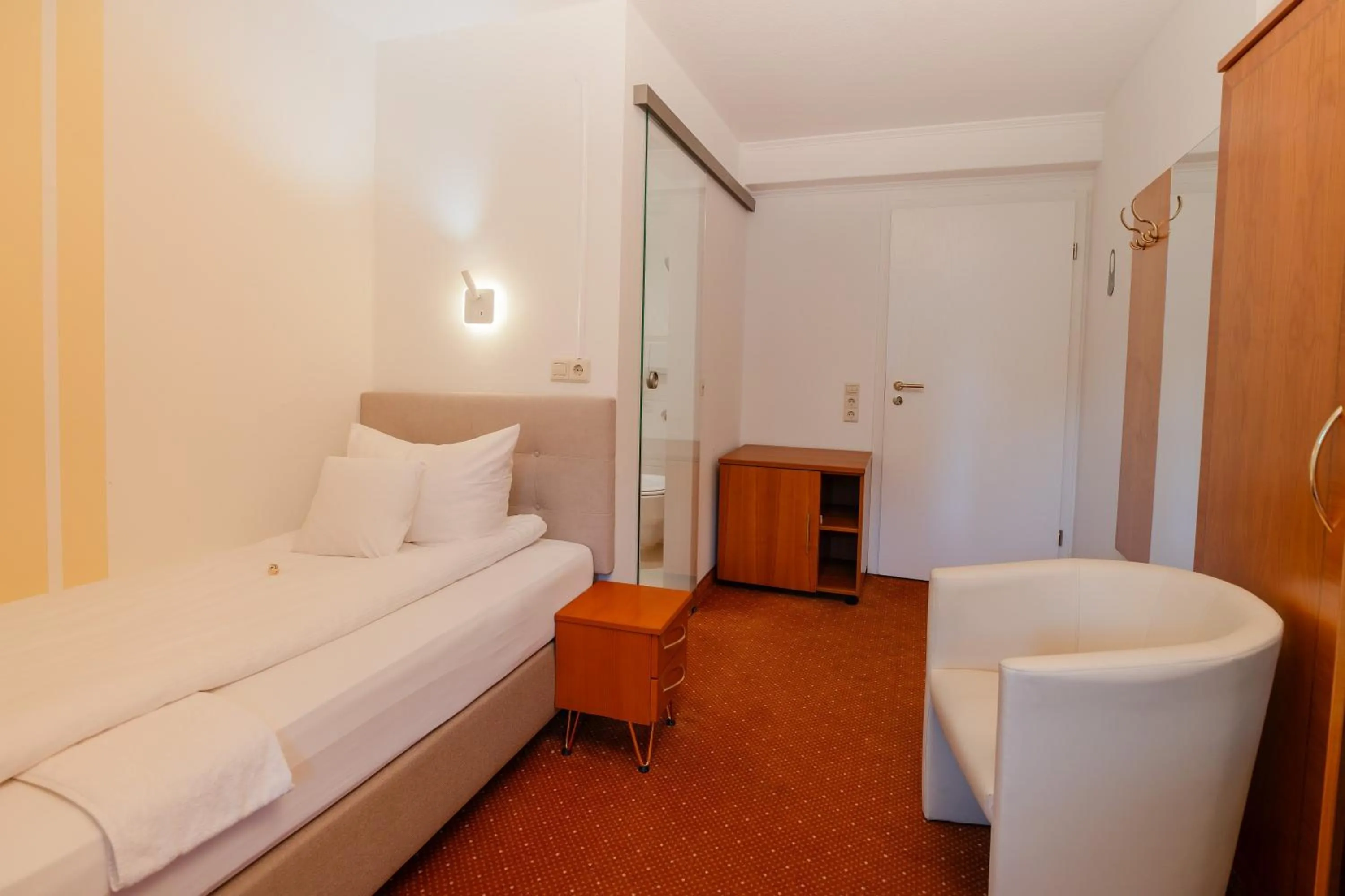 Photo of the whole room, Bed in Wellnesshotel Rothfuß mit Spa und 2 Schwimmbädern