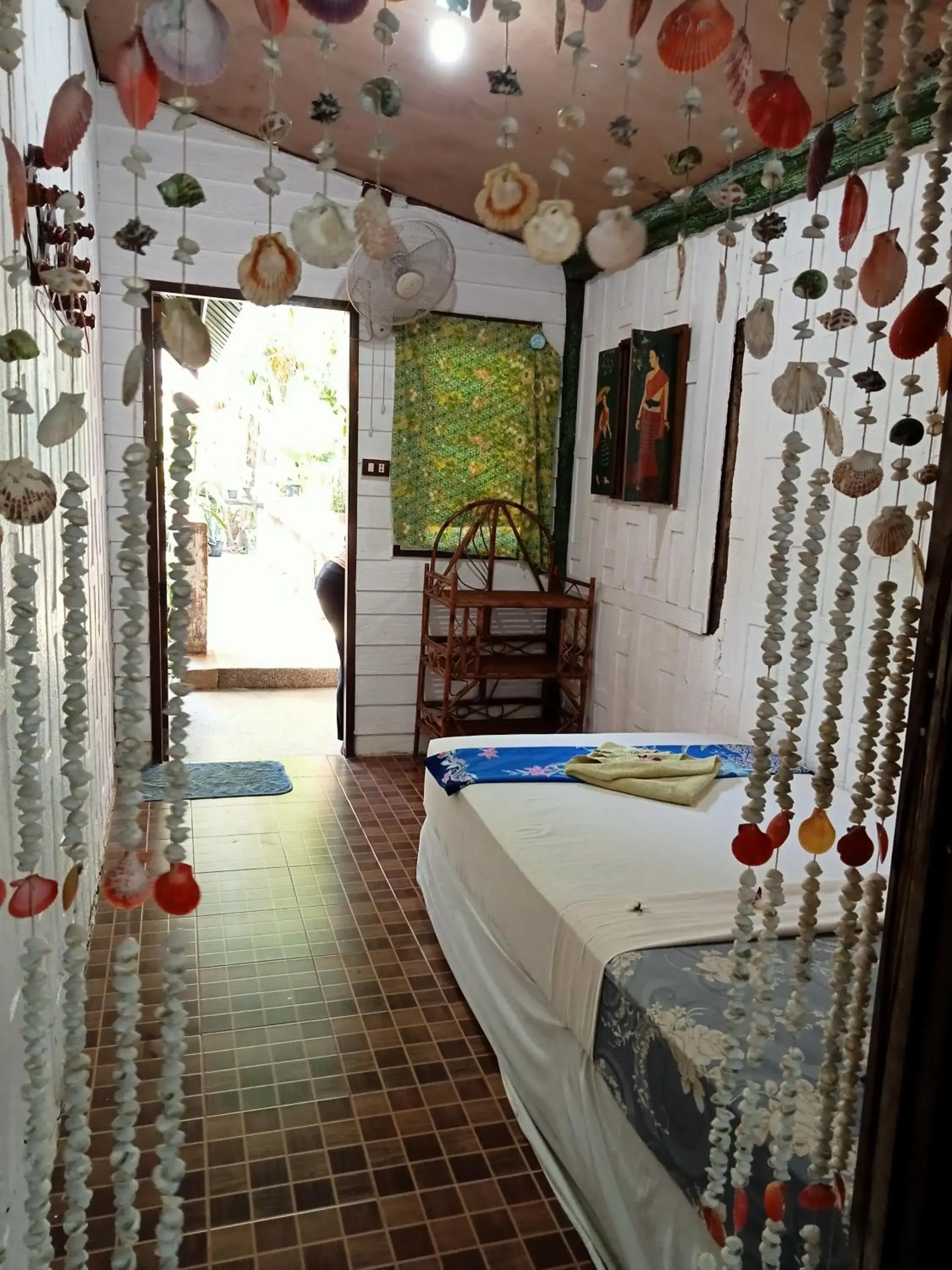 Small Single Room with Fan - single occupancy in P P Garden Home Bungalow Small Single Room with Fan - single occupancy in P P Garden Home Bungalow
