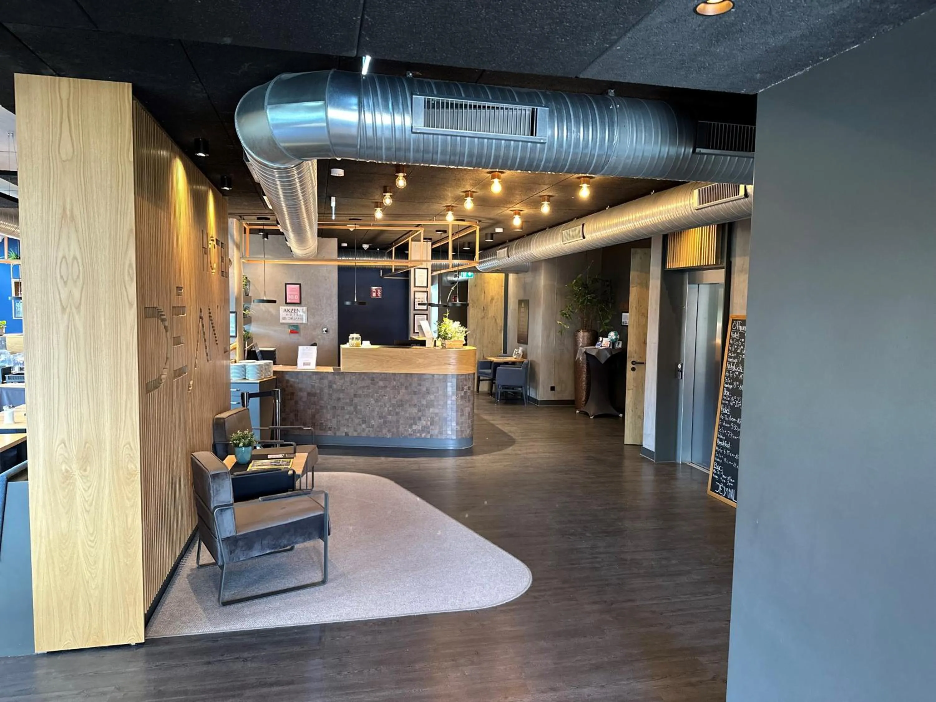 Lobby or reception in AKZENT Hotel DÉJANIL