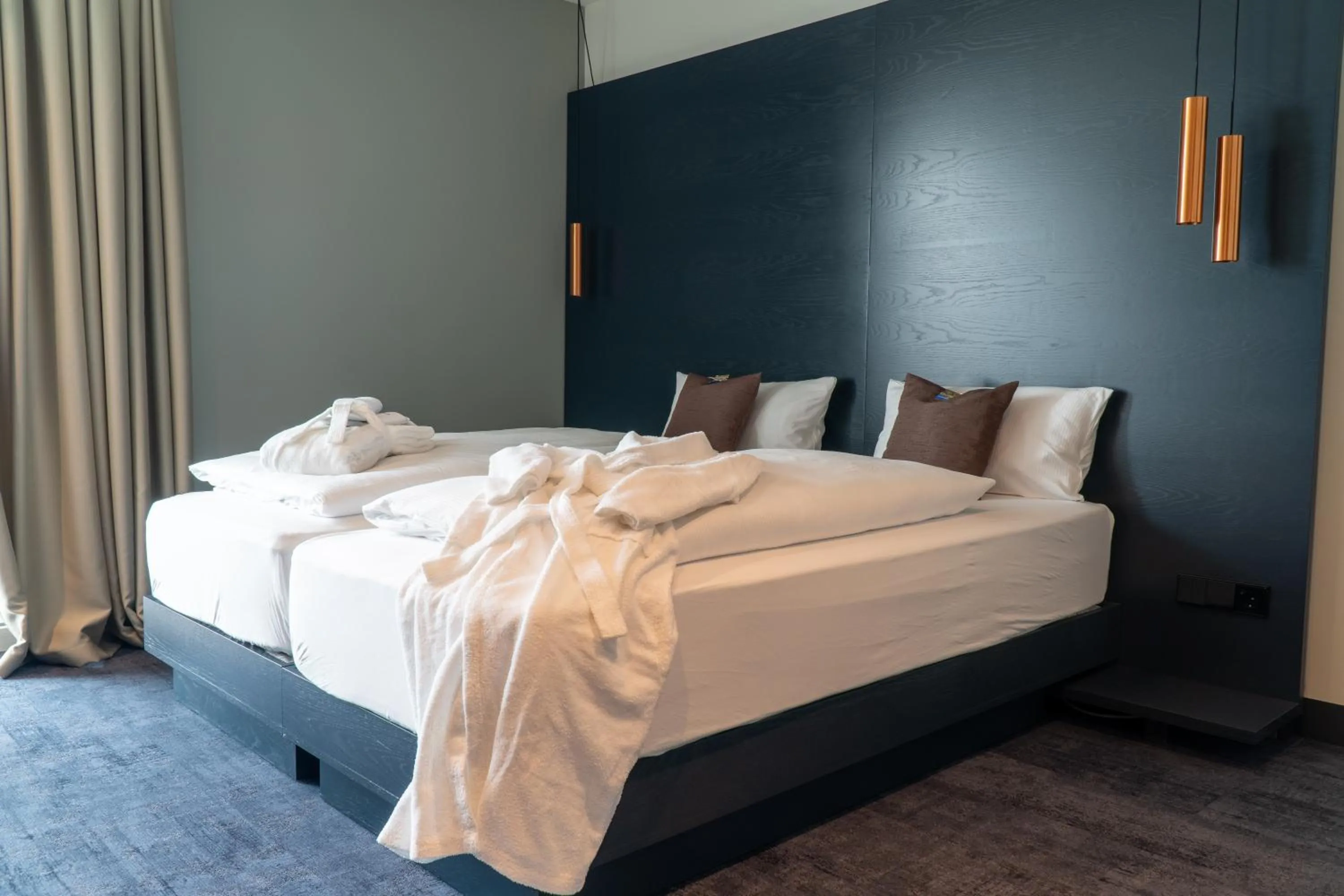 Bed in AKZENT Hotel DÉJANIL