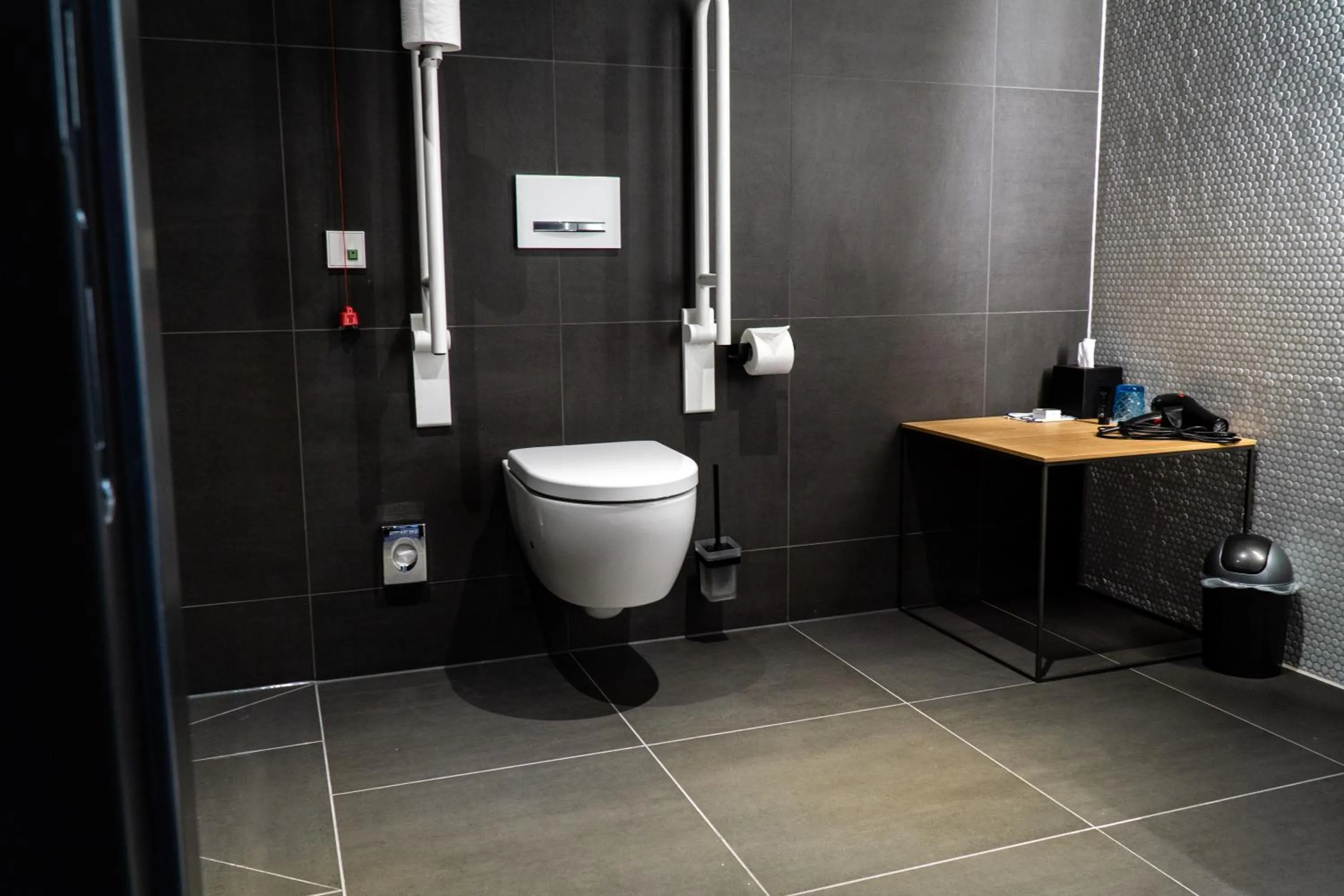 Toilet in AKZENT Hotel DÉJANIL