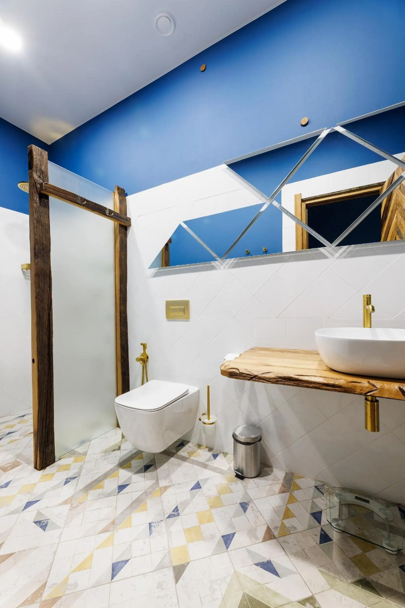 Toilet, Bed in Mtserlebi Resort