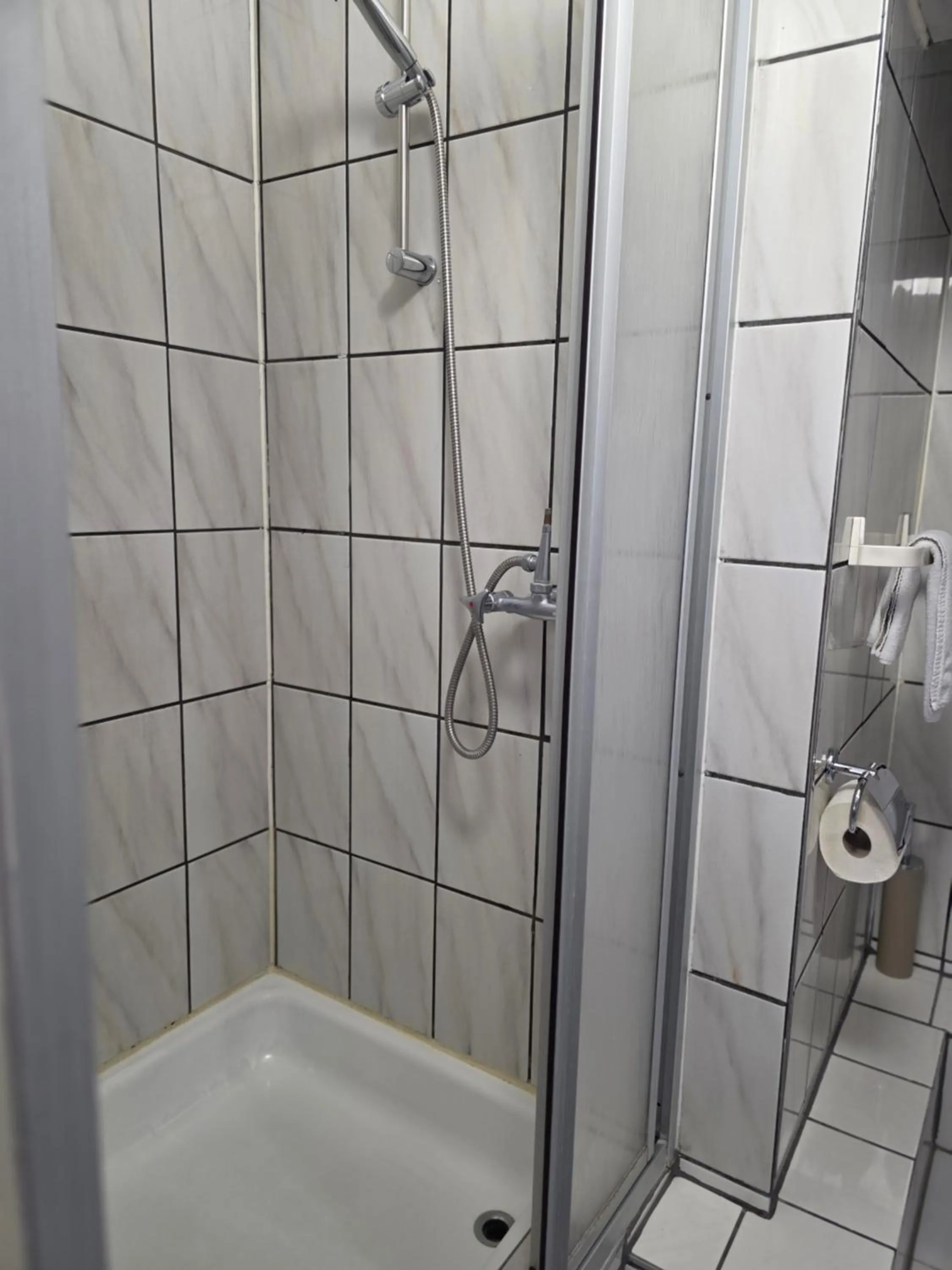Shower in Liebig-Hotel