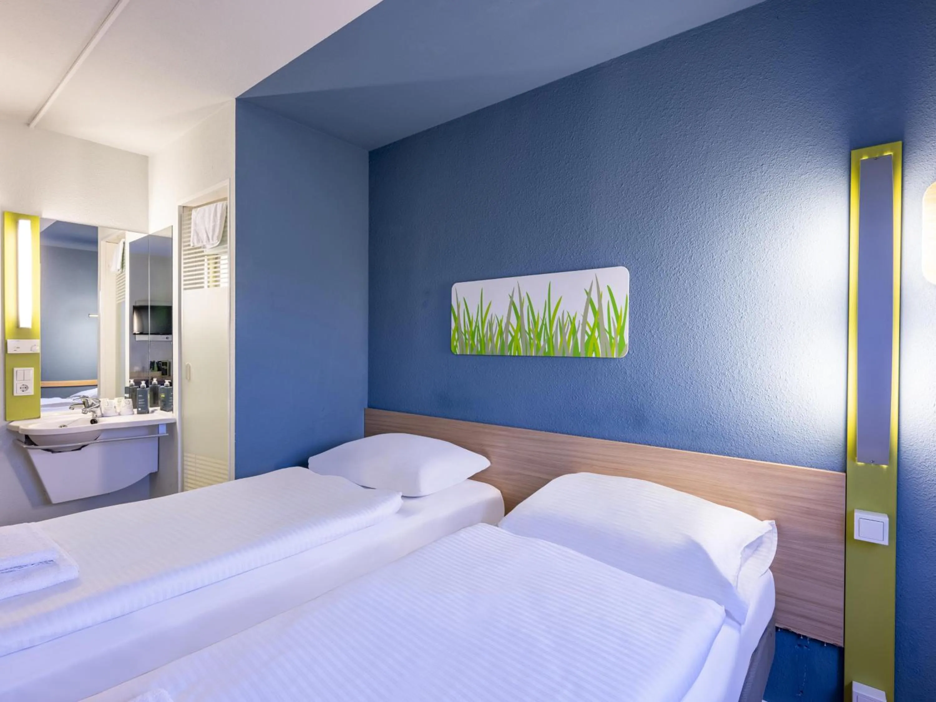 Photo of the whole room, Bed in ibis budget Giessen Linden