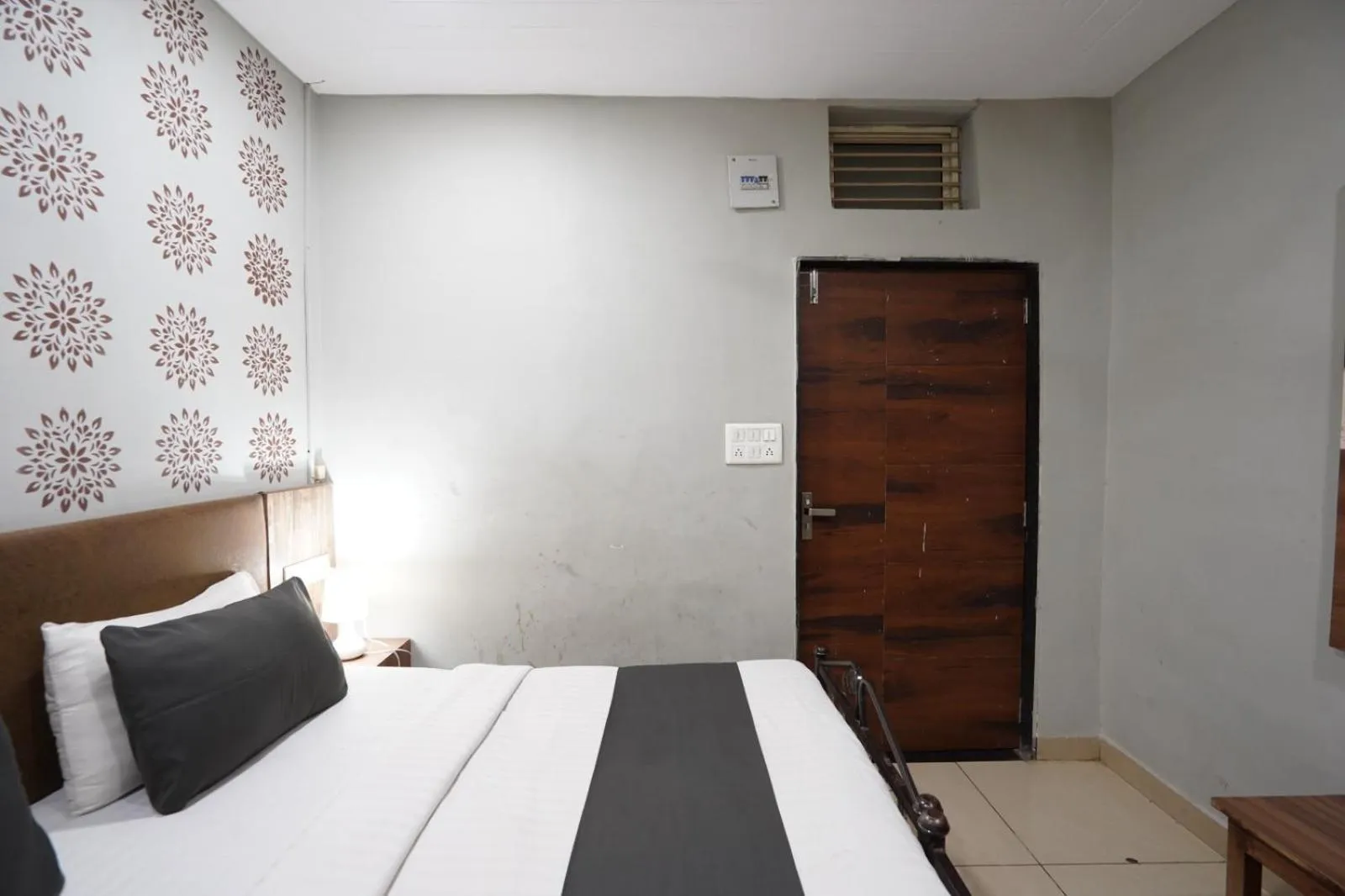 Photo of the whole room, Bed in Hotel Sai Inn, Ahmedabad Airport