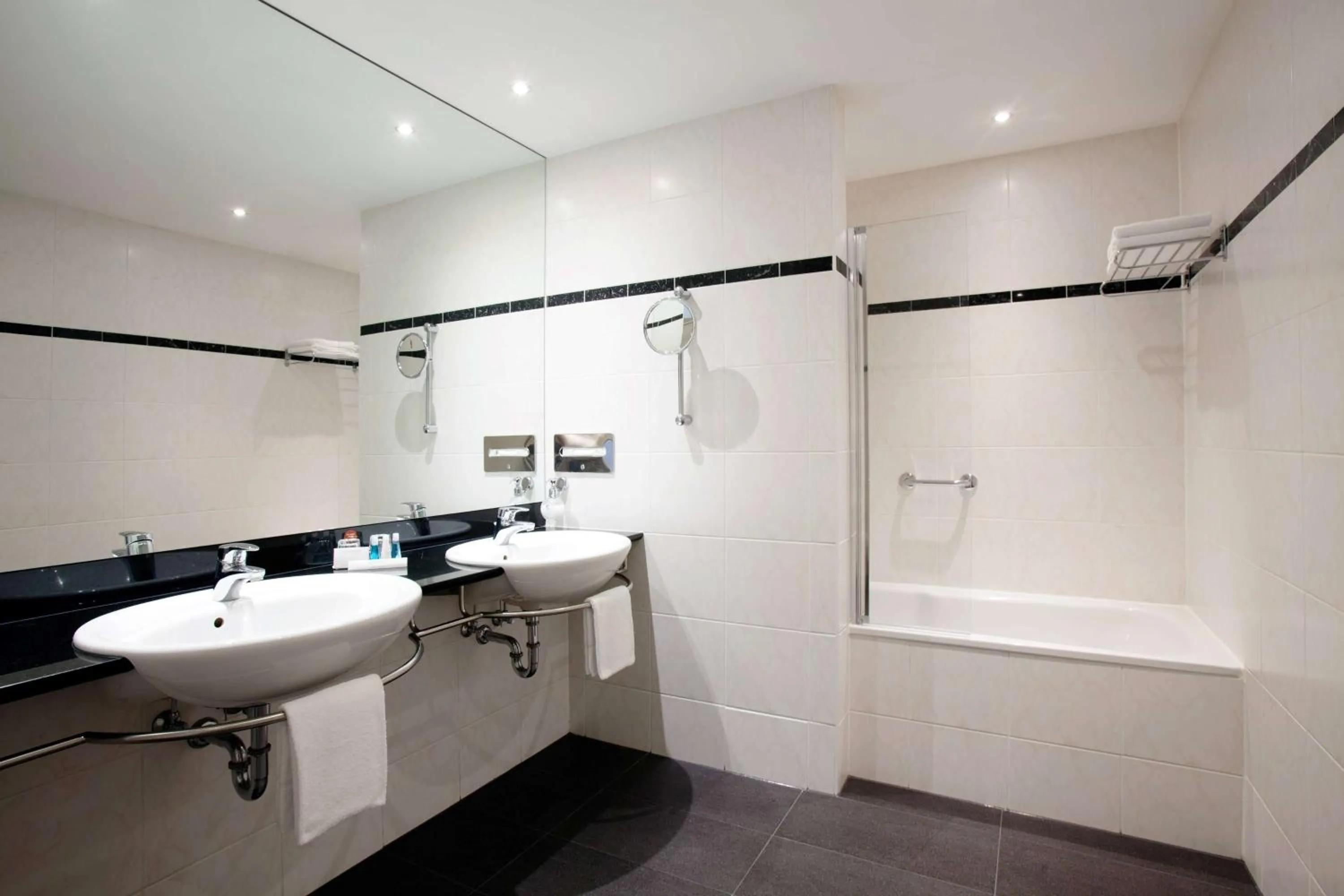 Bathroom in Vienna House by Wyndham Thüringer Hof Eisenach