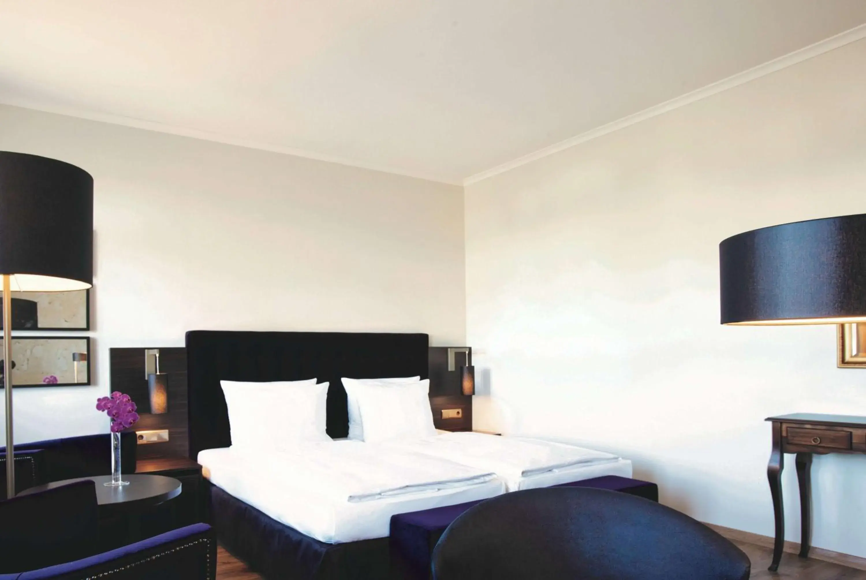 Photo of the whole room, Bed in Vienna House by Wyndham Thüringer Hof Eisenach Photo of the whole room, Bed in Vienna House by Wyndham Thüringer Hof Eisenach