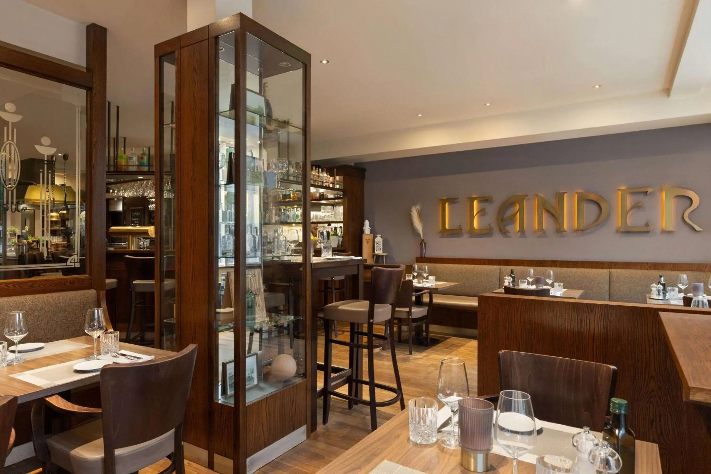 Swimming pool in Vienna House by Wyndham Thüringer Hof Eisenach Swimming pool in Vienna House by Wyndham Thüringer Hof Eisenach