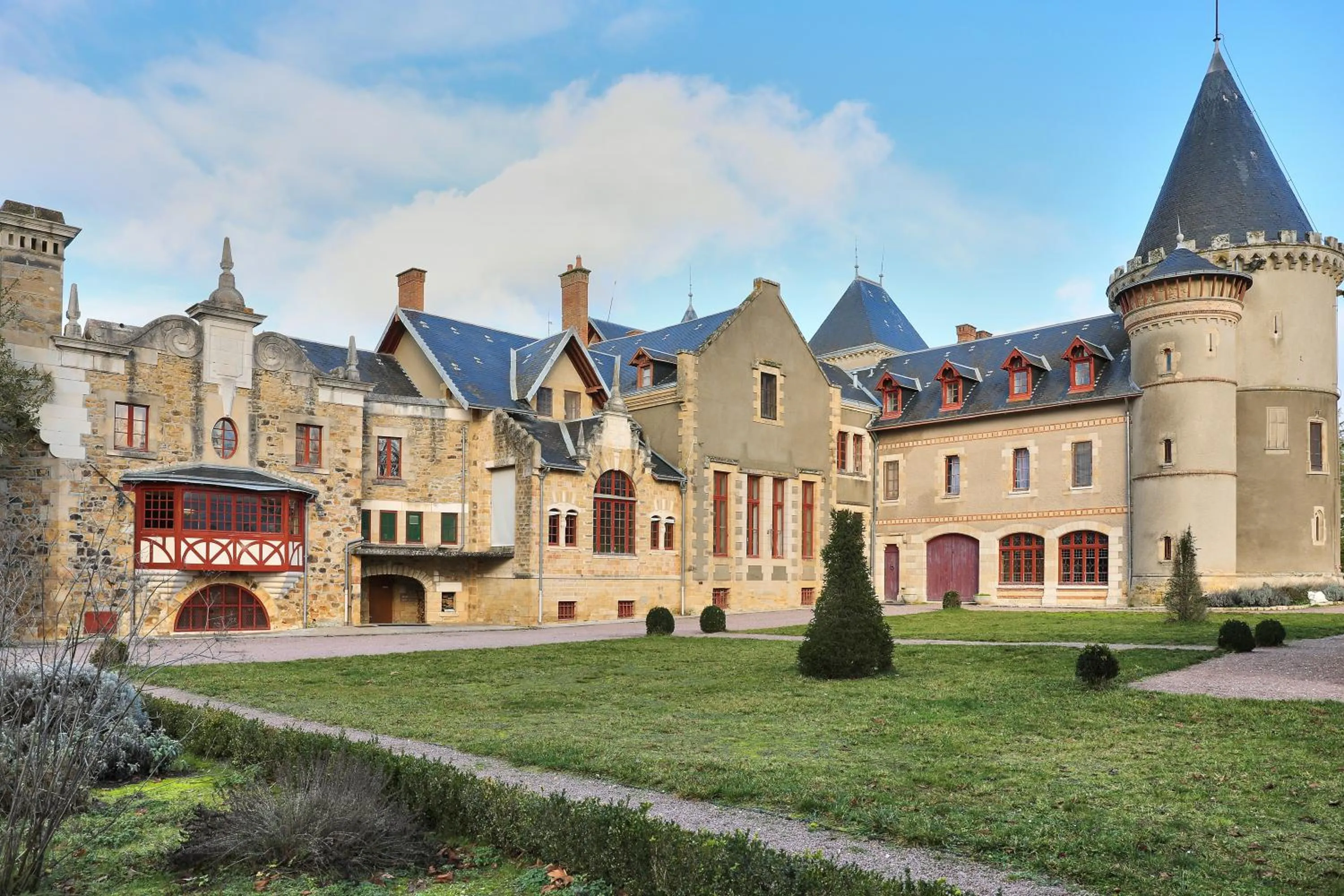 Property building in Château de Béguin