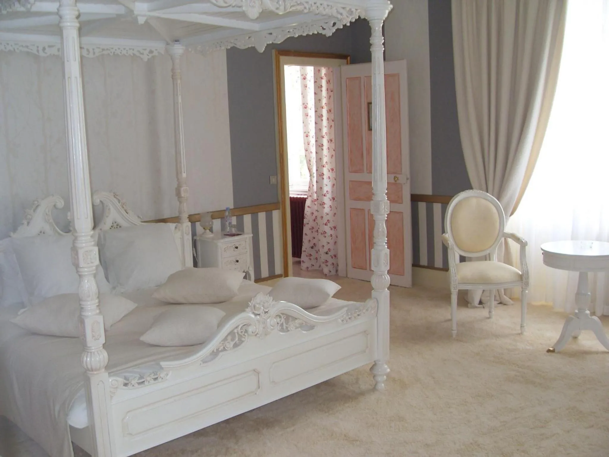 Bedroom, Bed in Château de Béguin