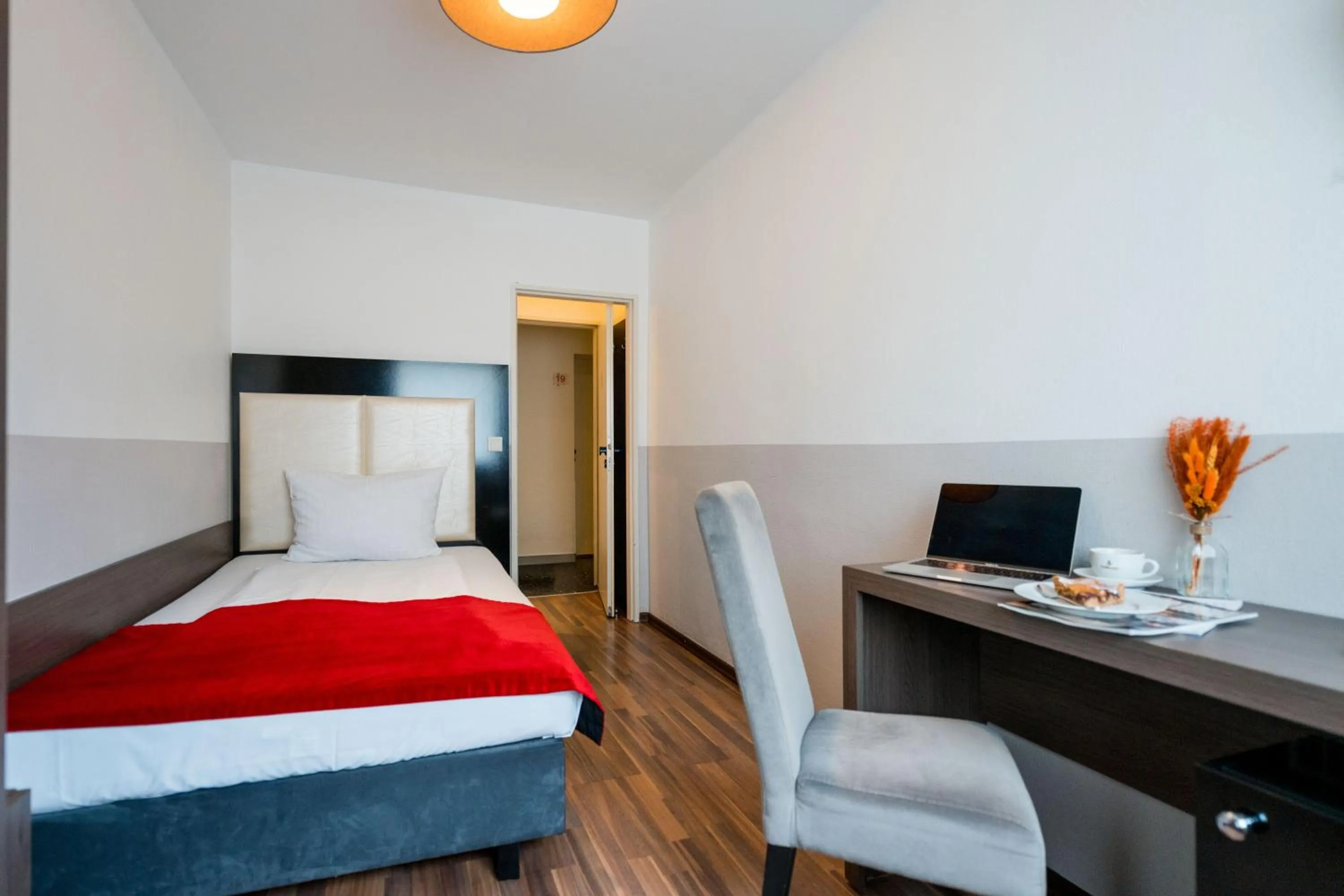 Photo of the whole room, Bed in Hotel Admiral am Zoo