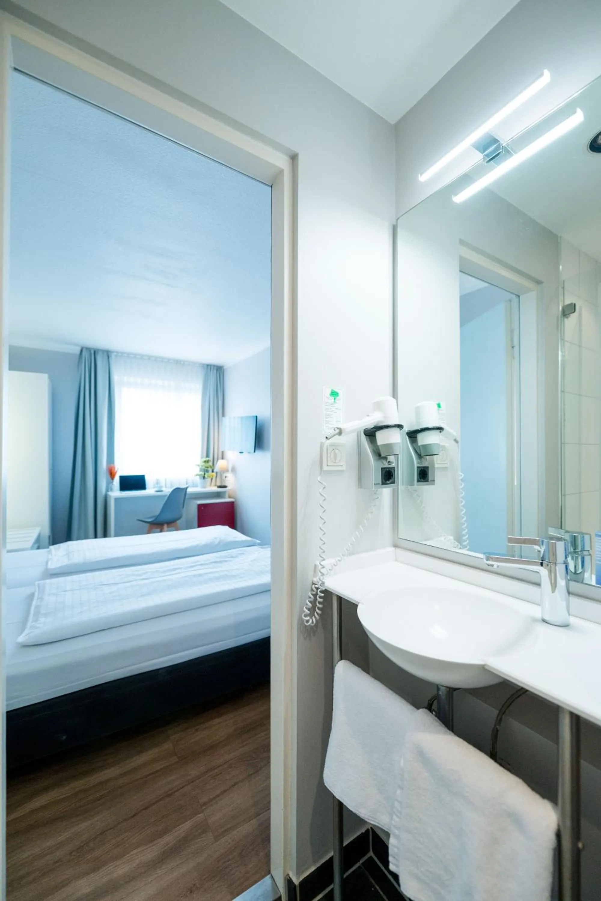 Photo of the whole room, Bed in Hotel Admiral am Zoo