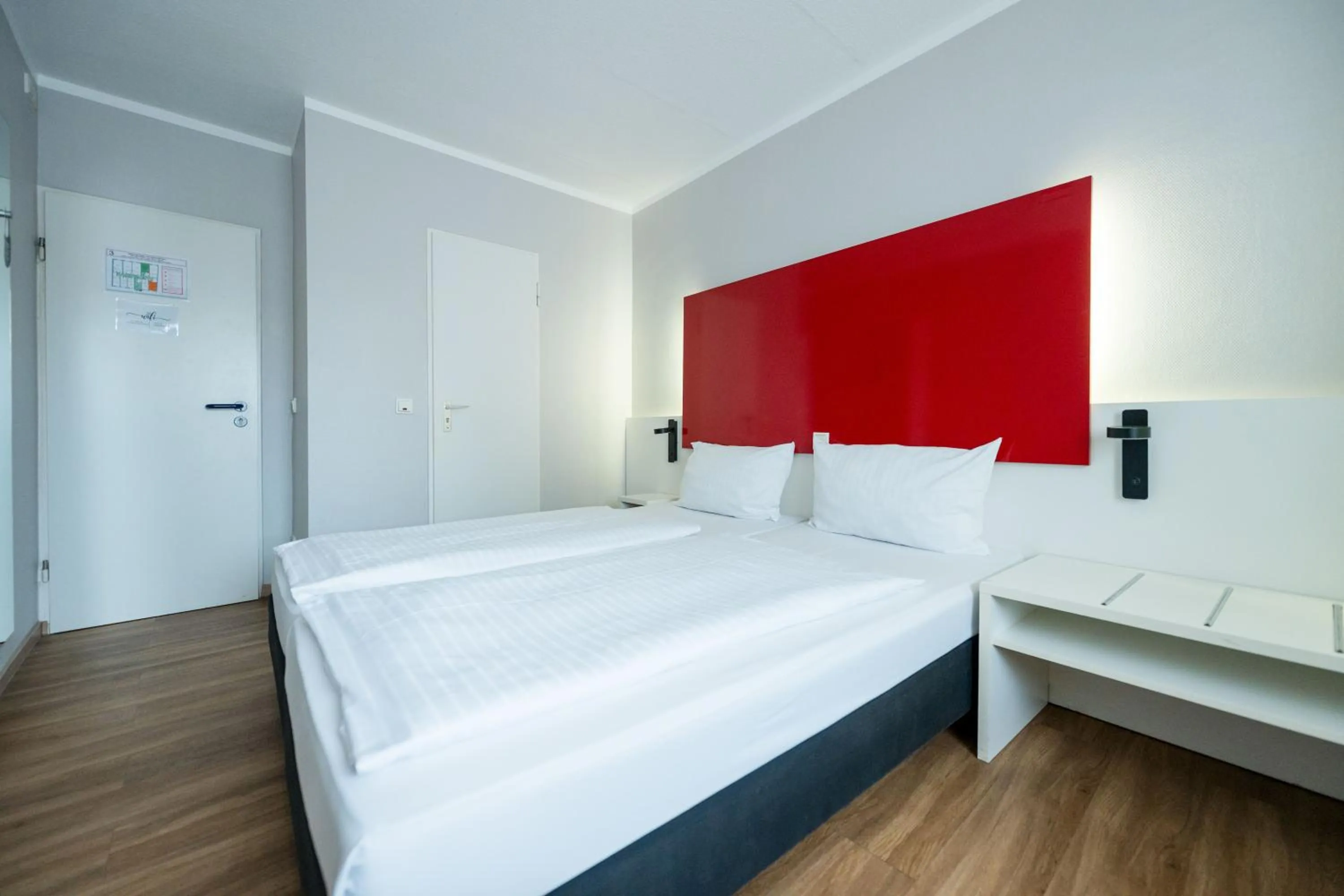 Photo of the whole room, Bed in Hotel Admiral am Zoo