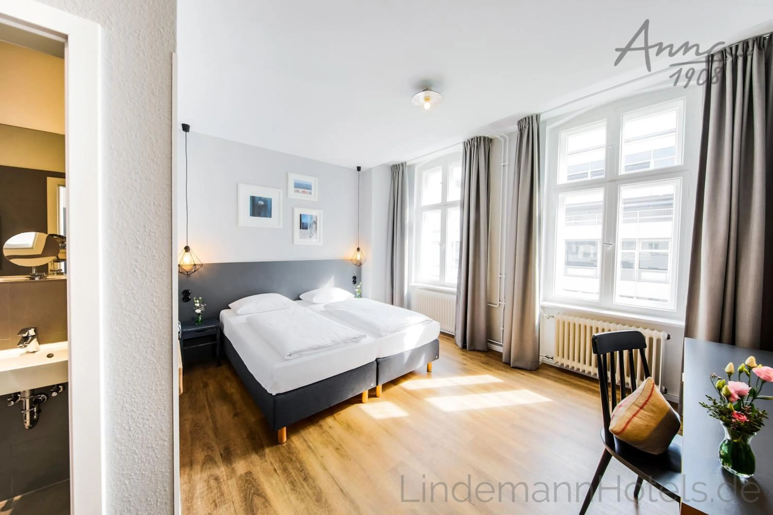 Photo of the whole room, Bed in Anna 1908