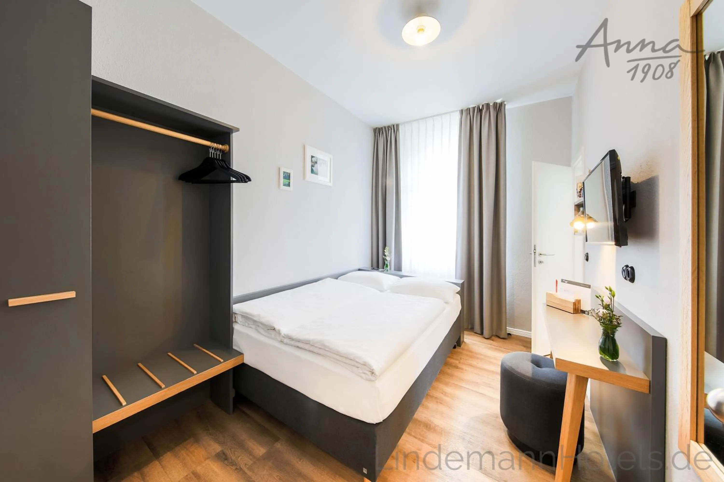 Photo of the whole room, Bed in Anna 1908