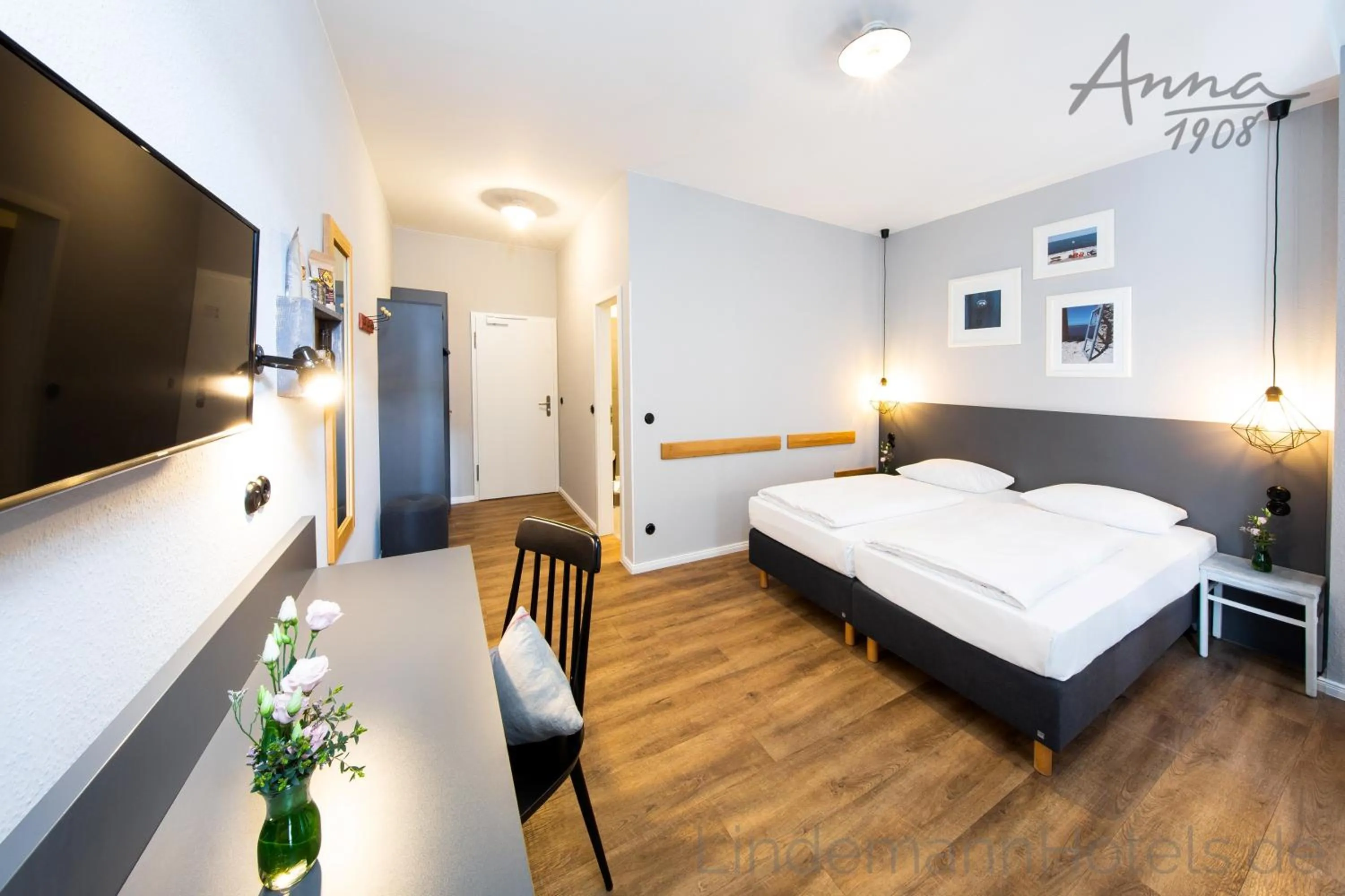 Photo of the whole room, Bed in Anna 1908