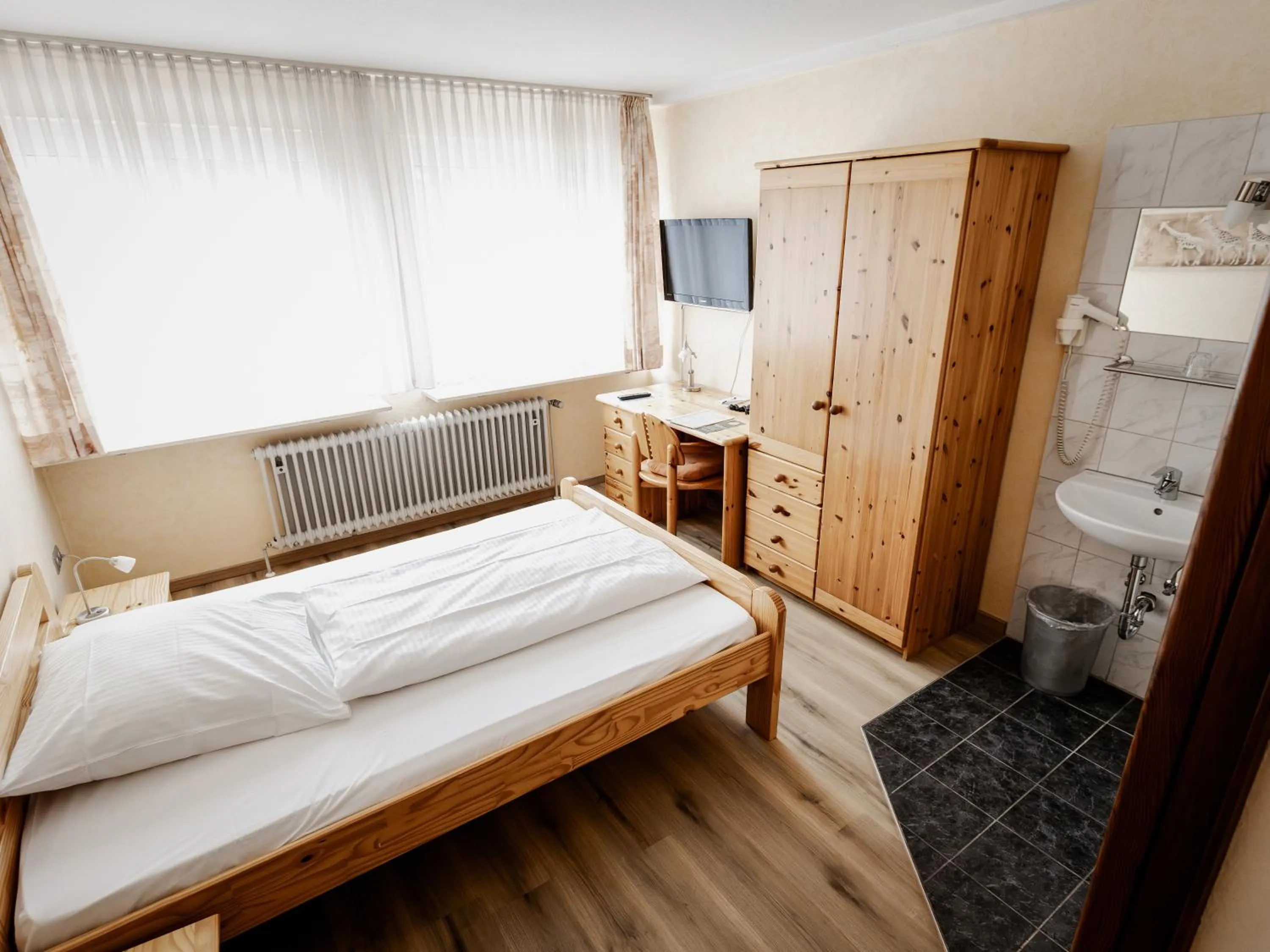 Bed in Hotel-Restaurant Zum Schwalbennest