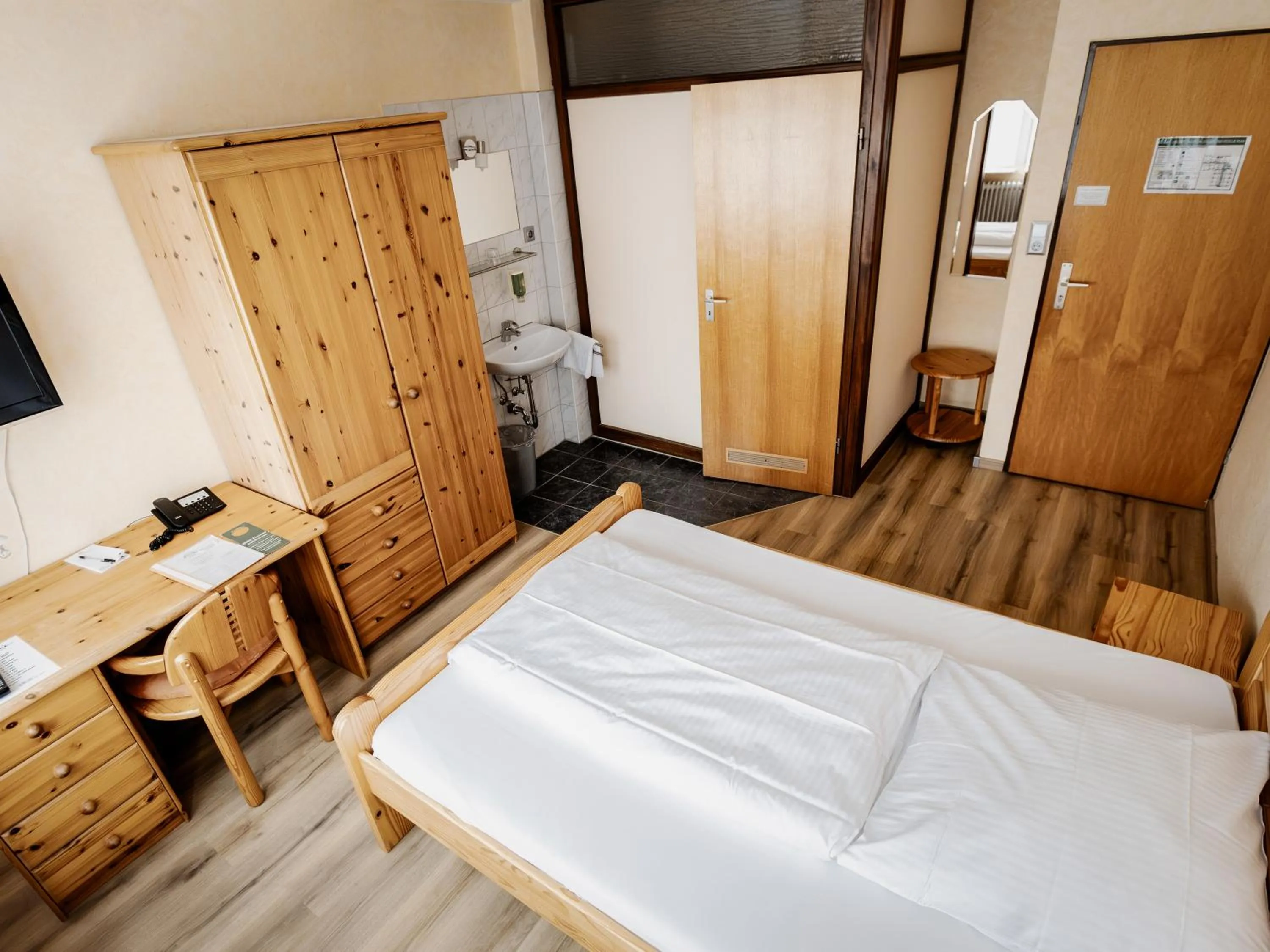 Bed in Hotel-Restaurant Zum Schwalbennest