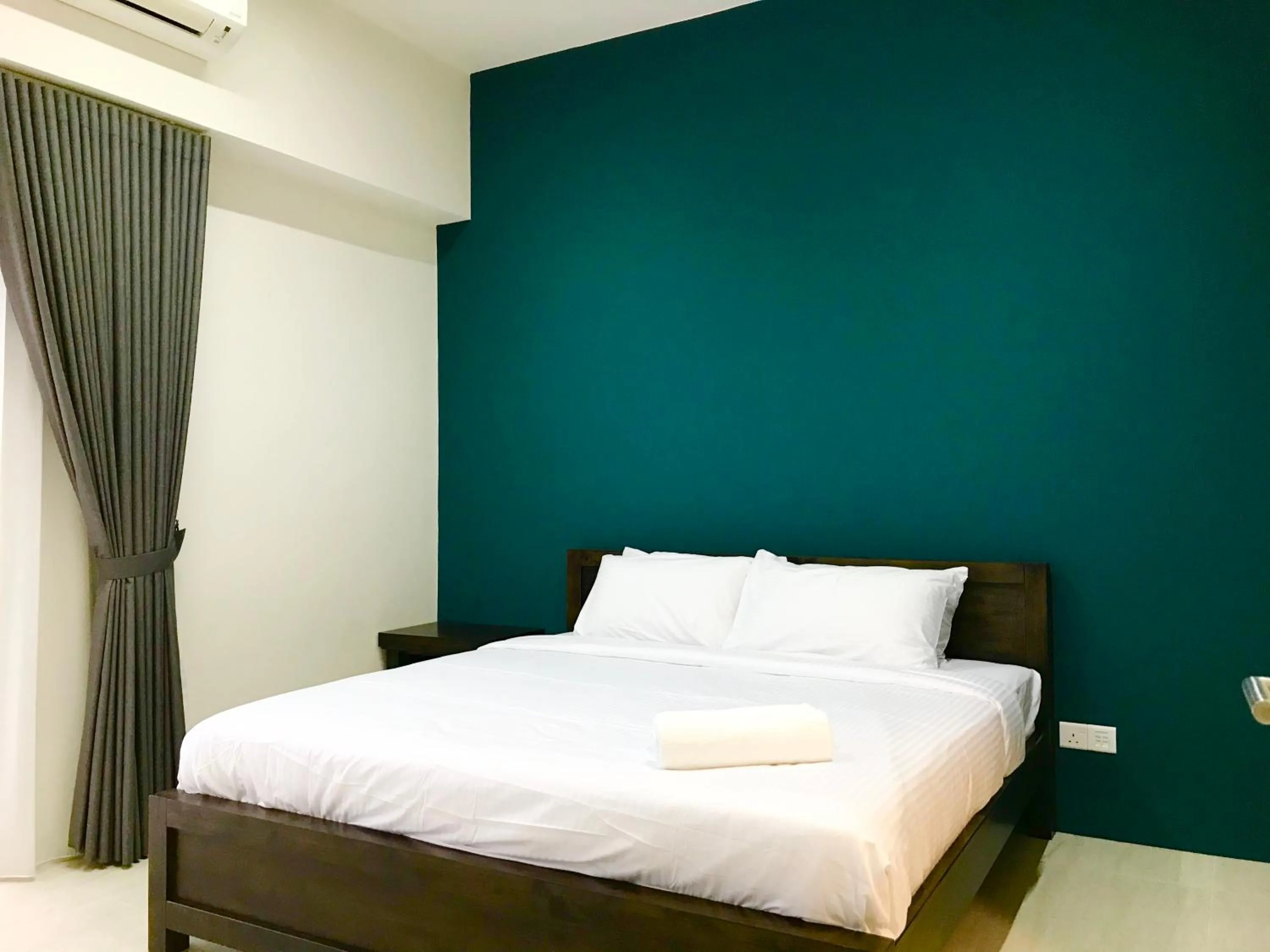 Bed in By The Beach - Luxury 2 Bedrooms Family Suite