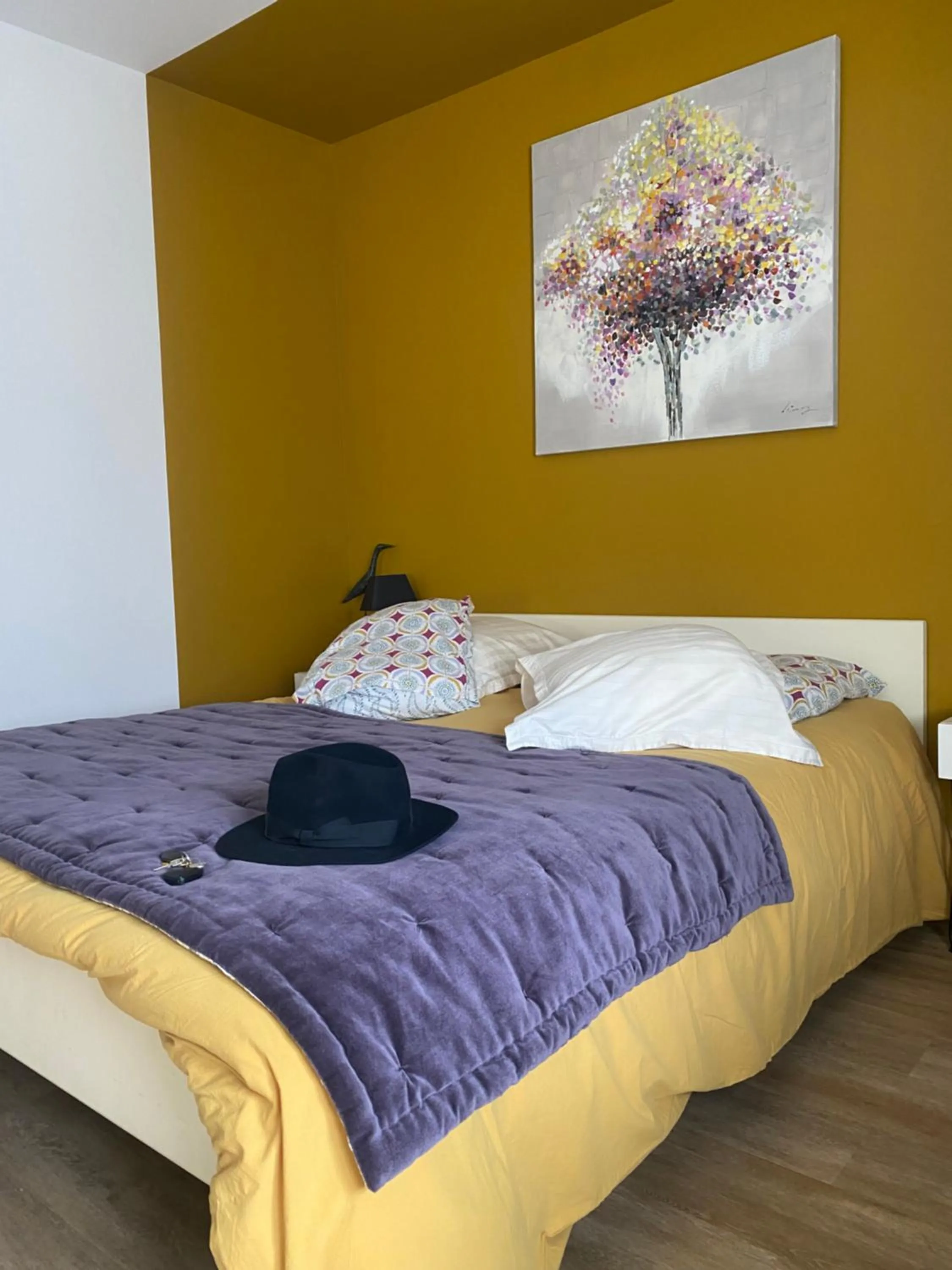 Decorative detail, Bed in Suite en Terrasse à Cognac