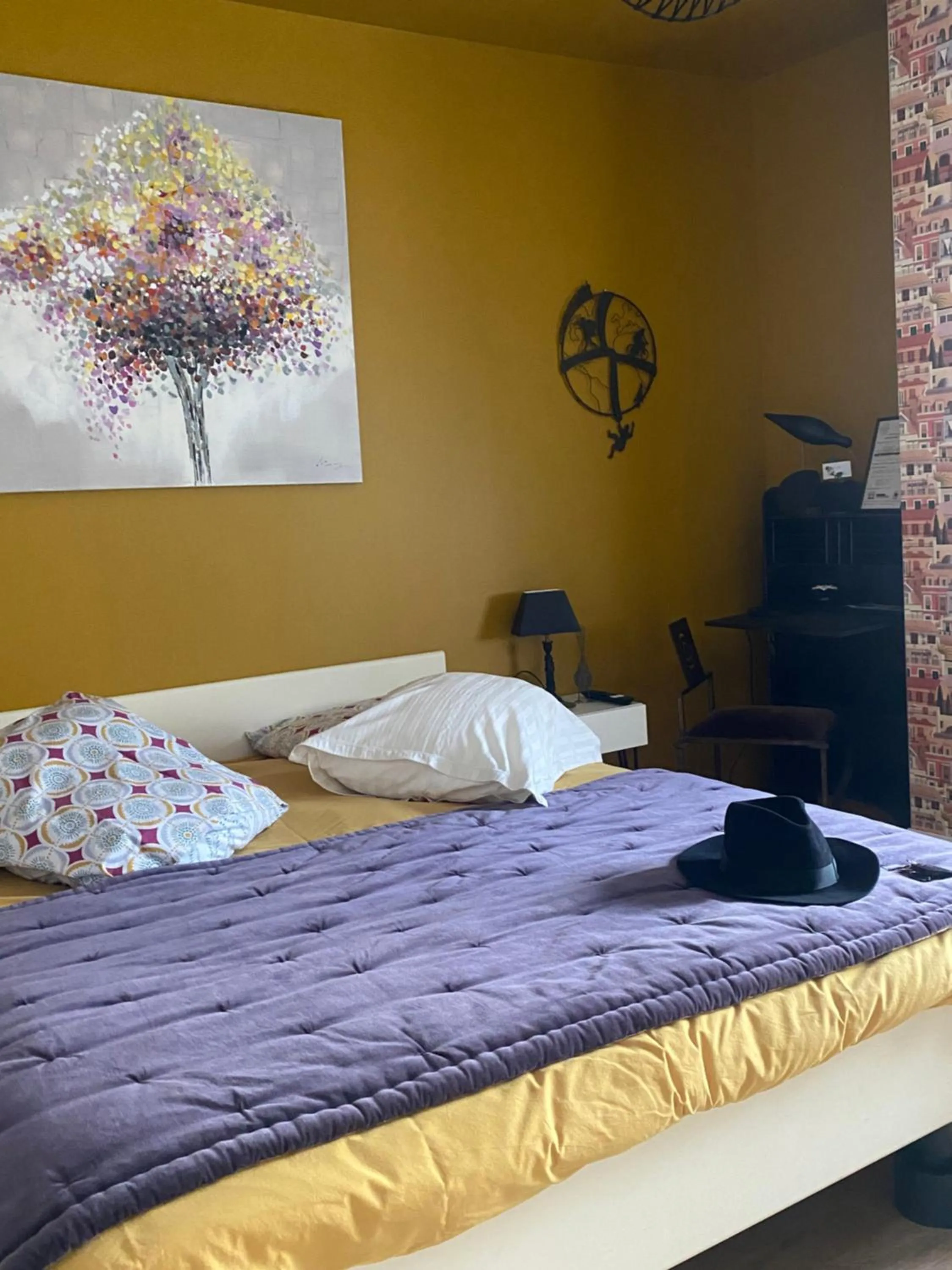 Decorative detail, Bed in Suite en Terrasse à Cognac