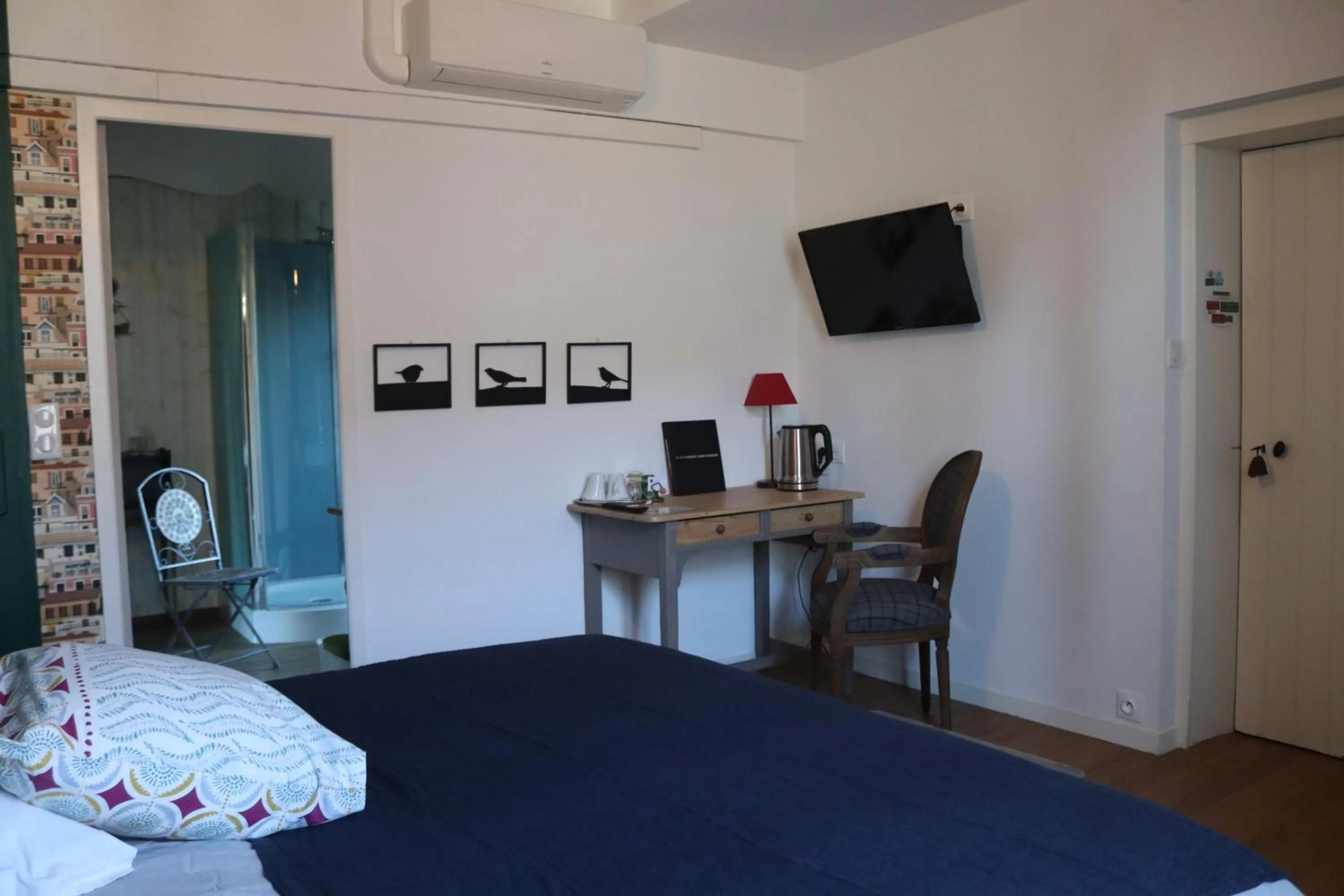 Coffee/tea facilities, Bed in Suite en Terrasse à Cognac