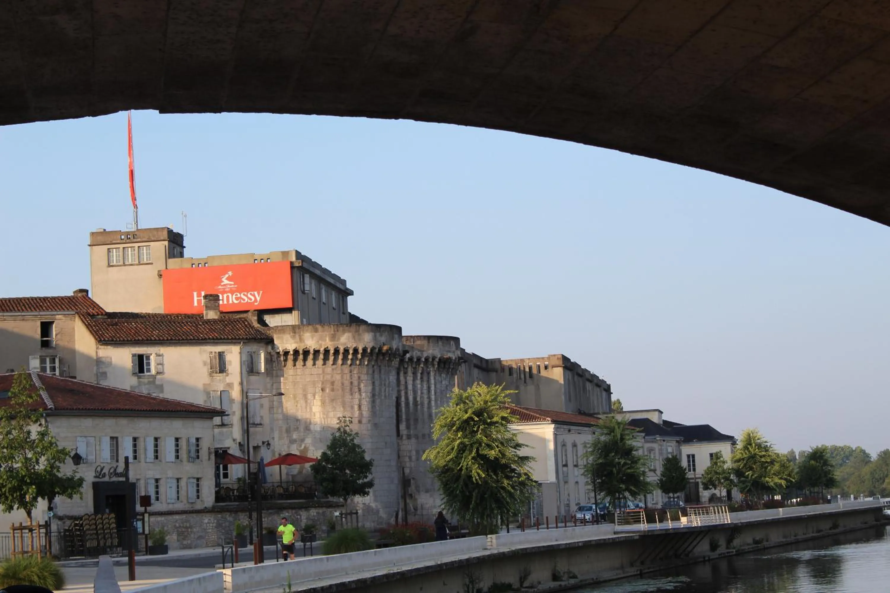Nearby landmark in Suite en Terrasse à Cognac