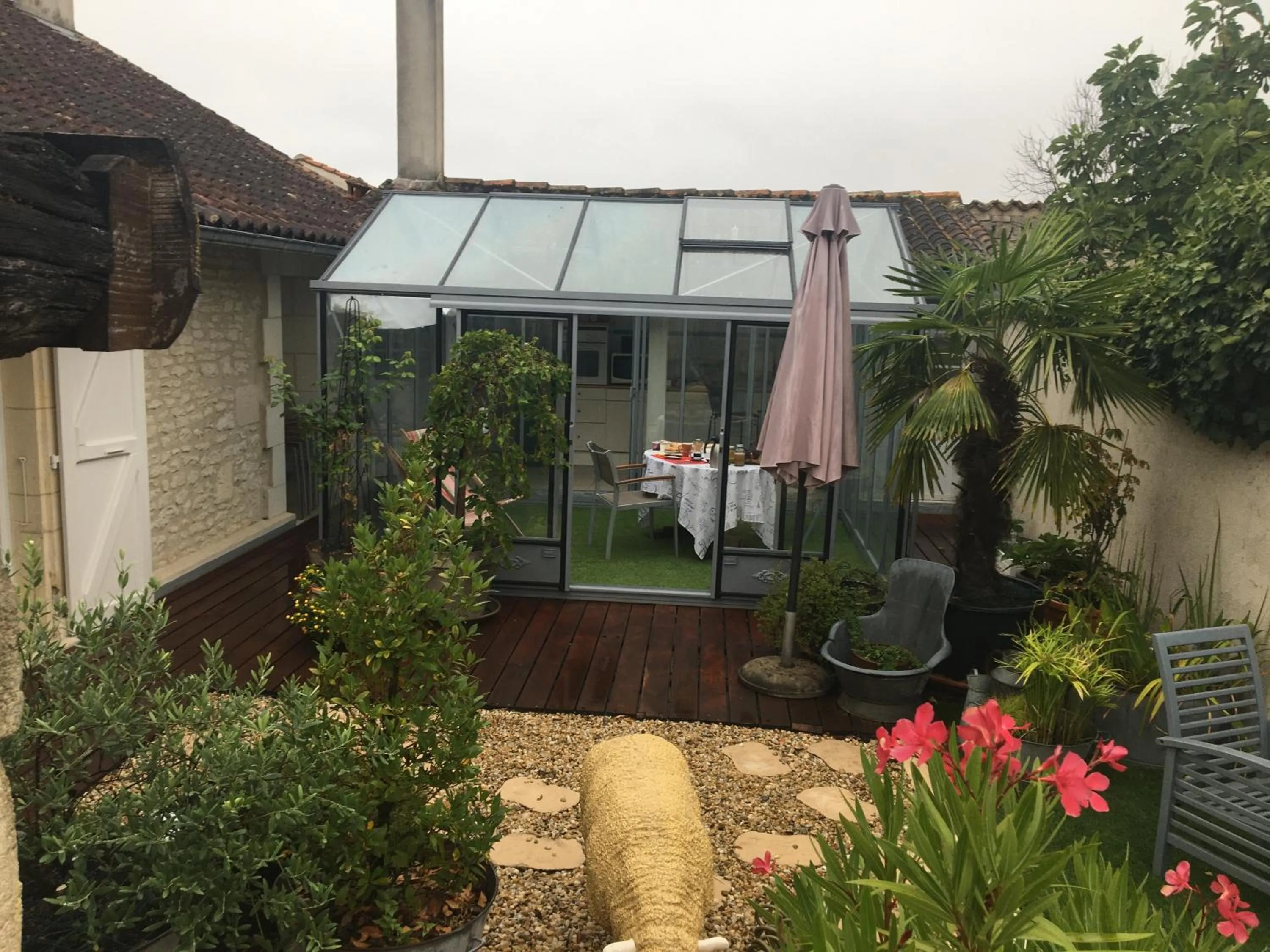 Patio in Suite en Terrasse à Cognac