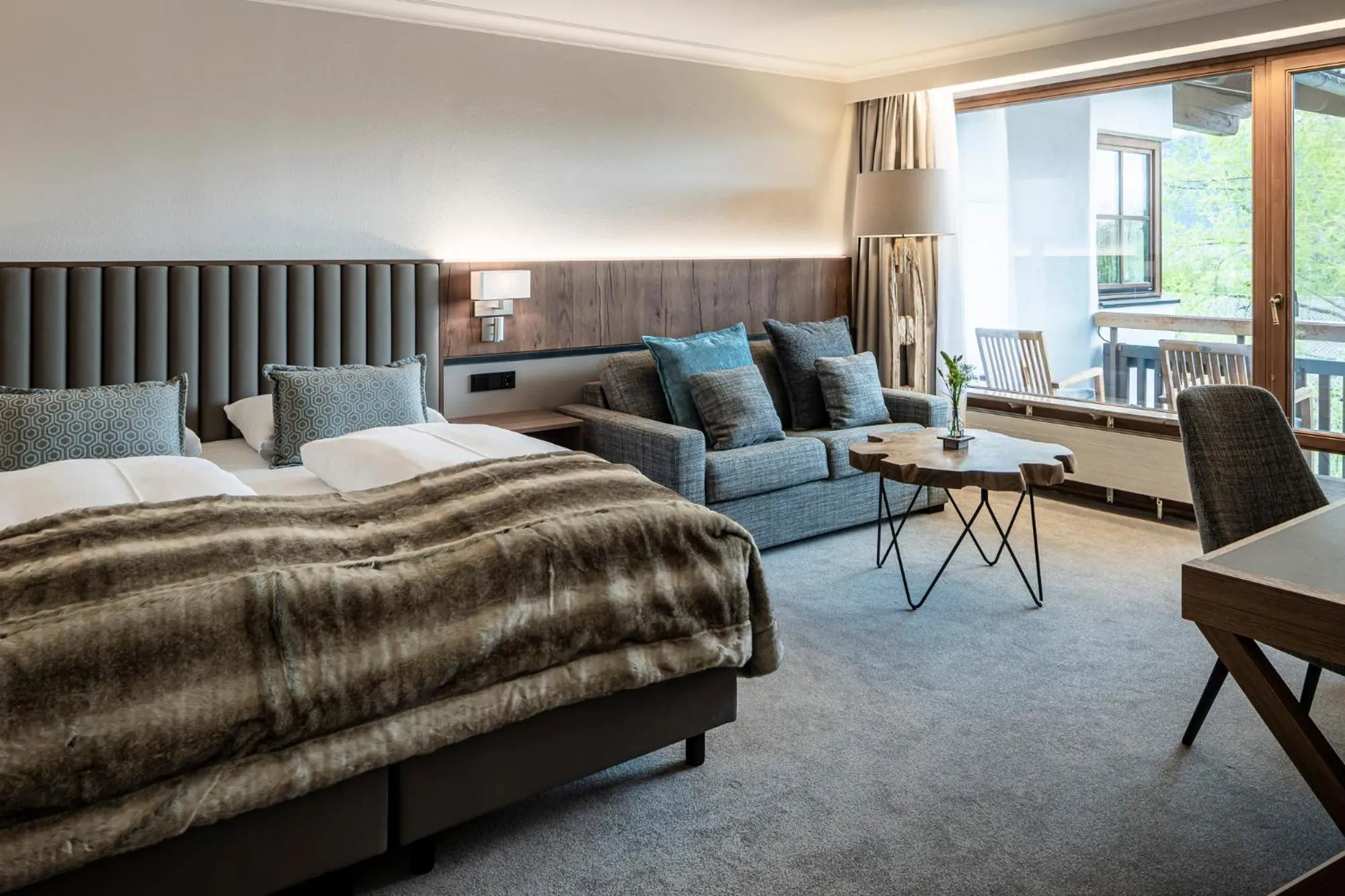 Living room, Bed in Alpenhof Murnau