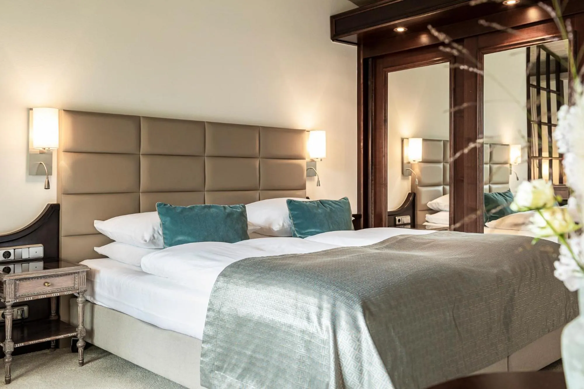 Bedroom, Bed in Alpenhof Murnau