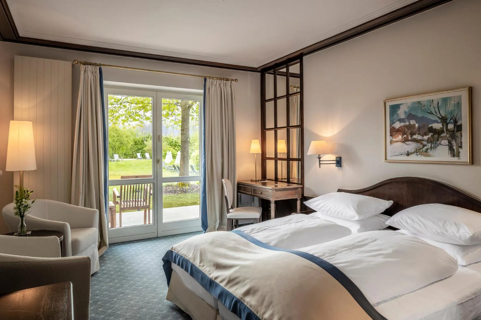 Living room, Bed in Alpenhof Murnau