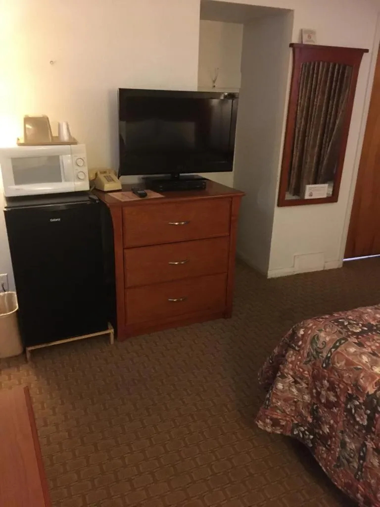 TV and multimedia in Moon Mist Motel