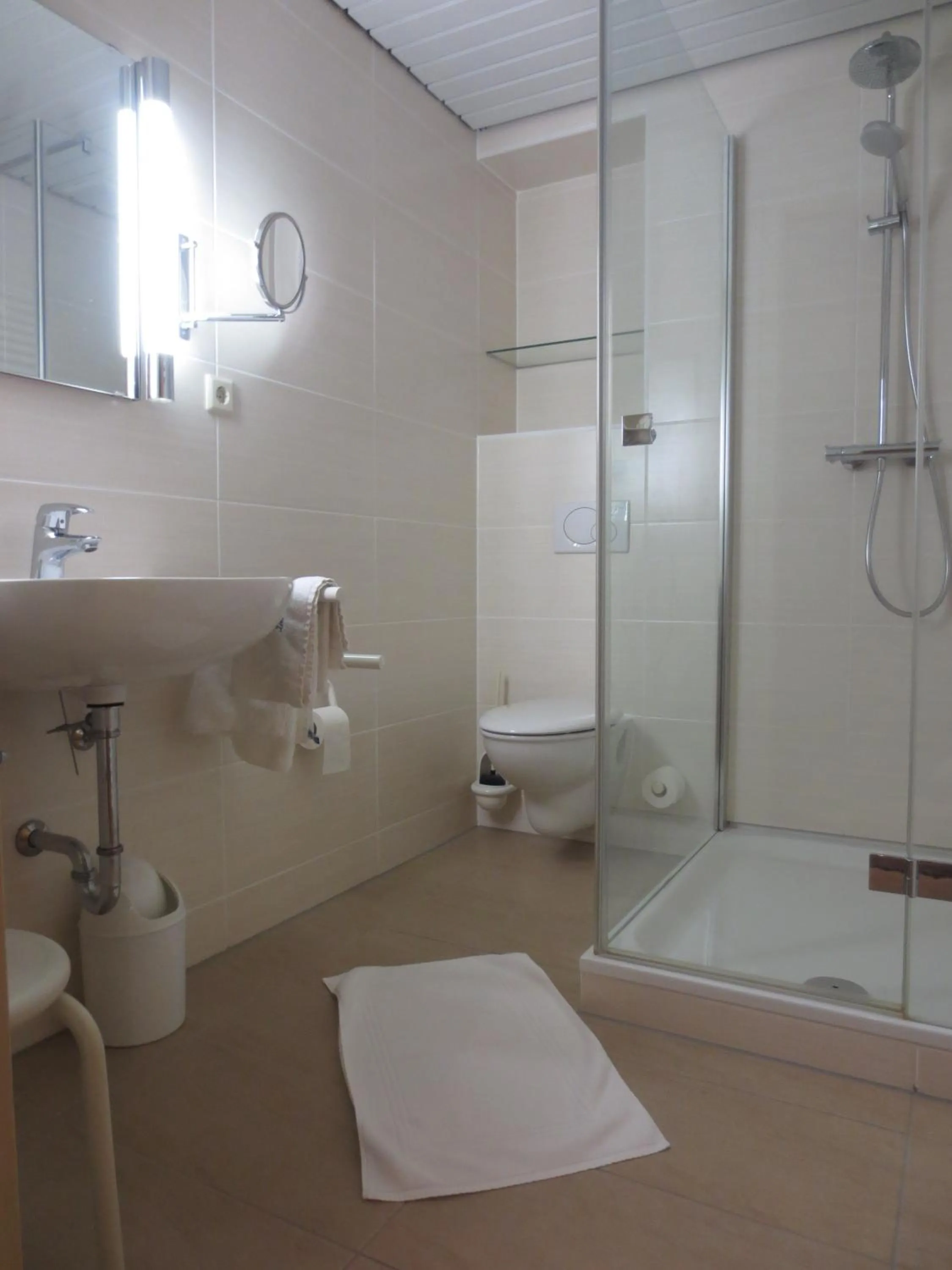 Bathroom in Parkhotel Goldlinde