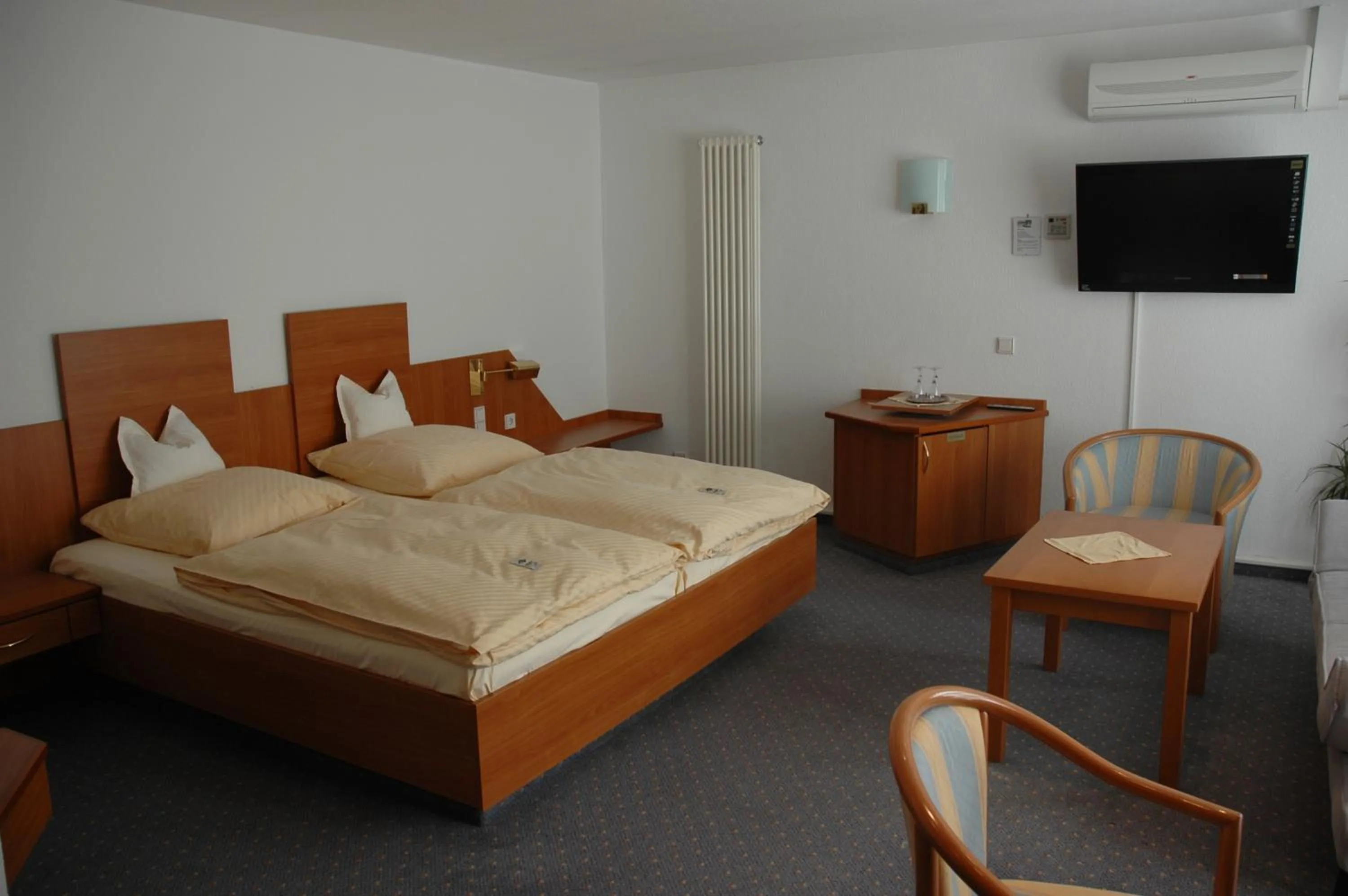 Living room, Bed in Parkhotel Goldlinde