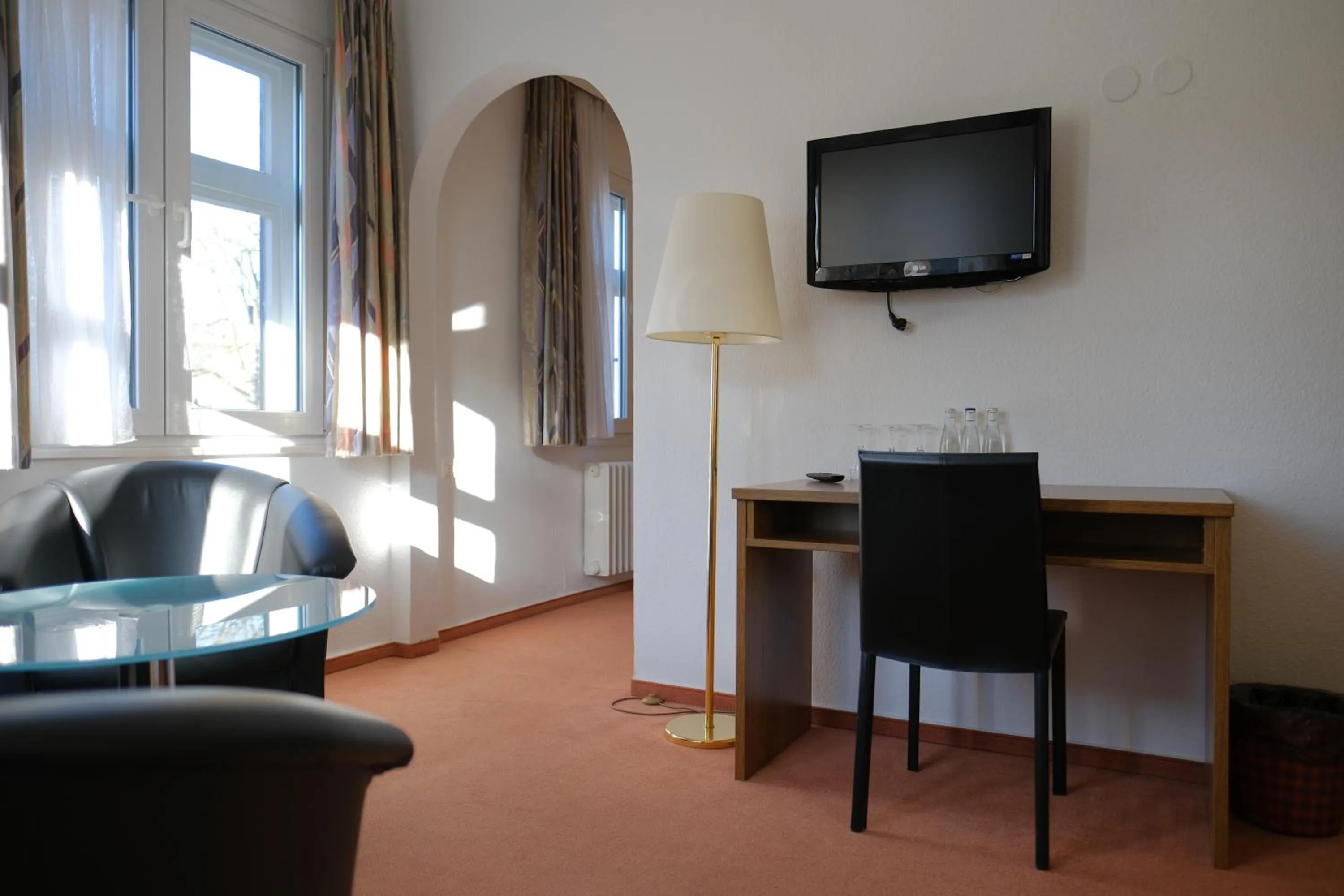 Communal lounge/ TV room in Parkhotel Goldlinde