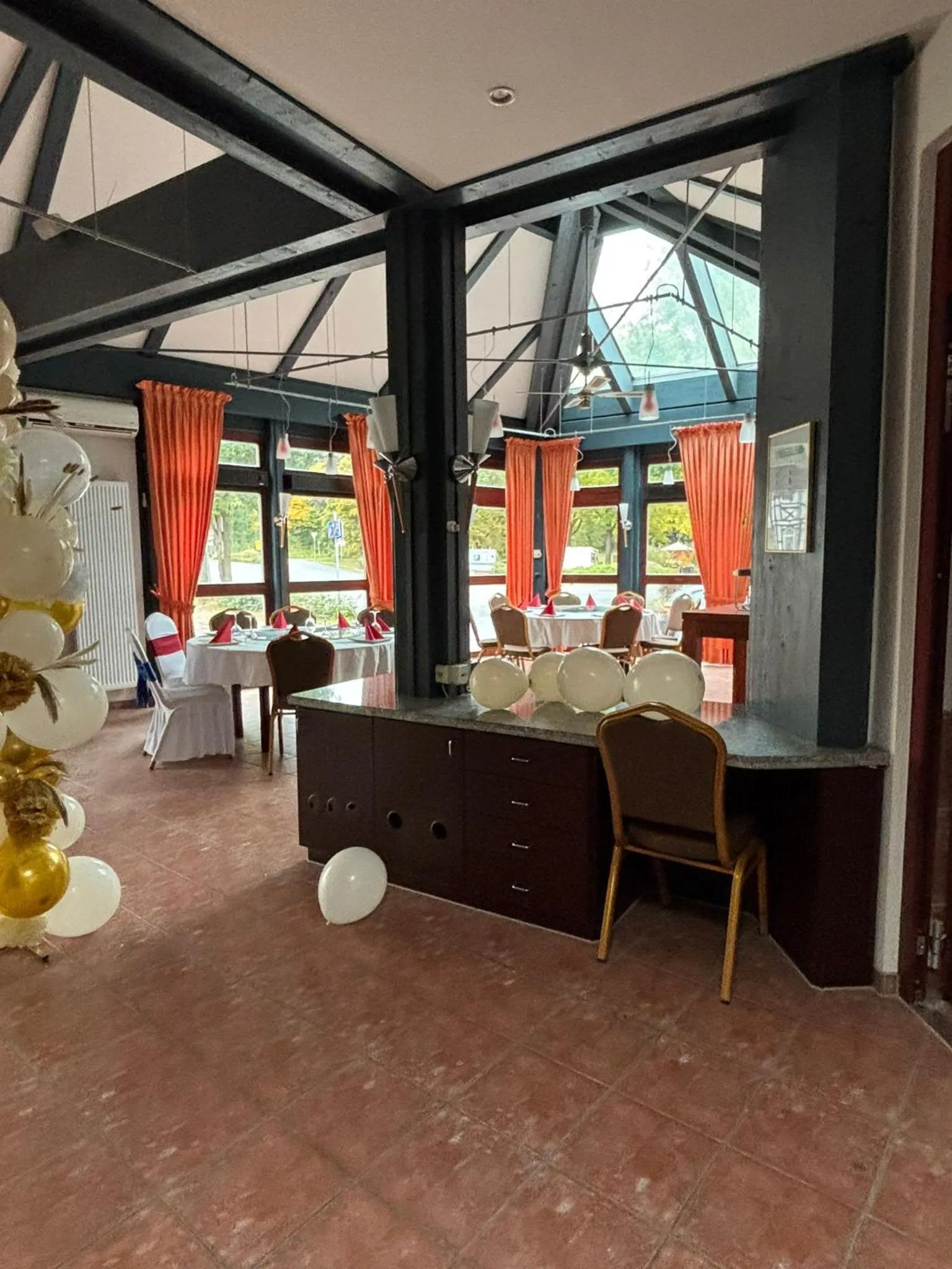 Restaurant/places to eat in Parkhotel Goldlinde
